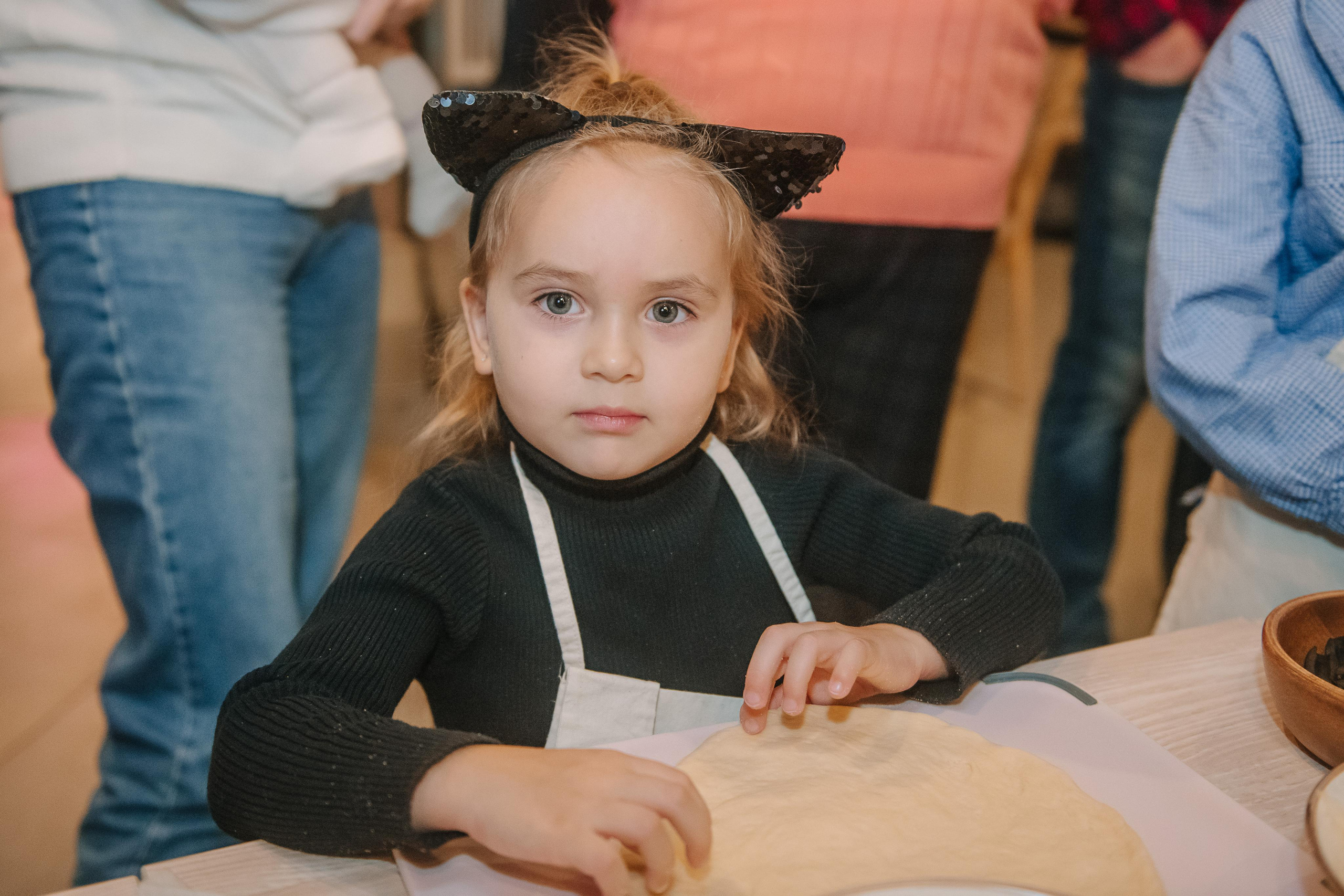 Гастродвор детский мастер-класс на Хеллоуин по приготовлению пиццы. Фотограф Валерия Голубева (Миронова)