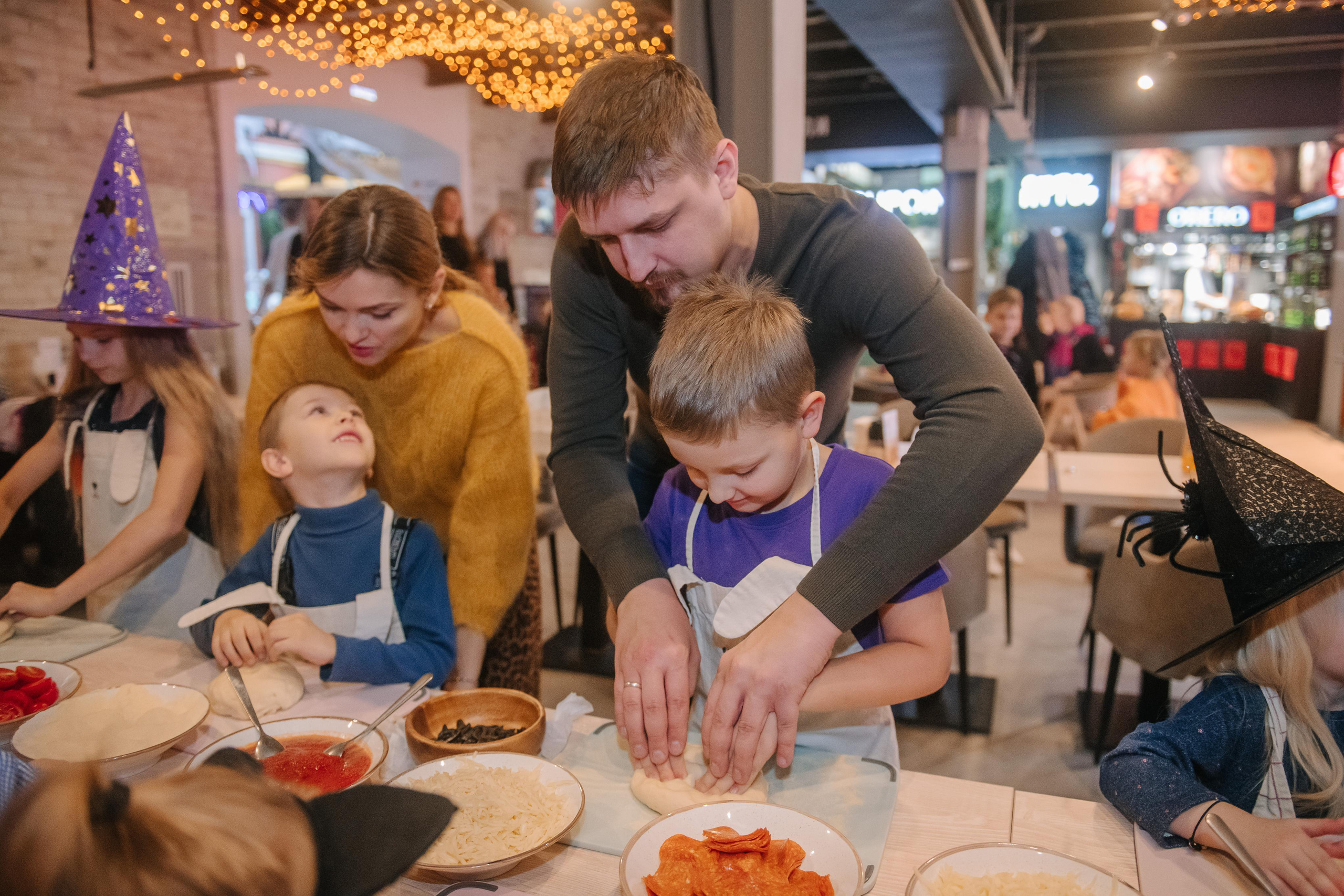 Гастродвор детский мастер-класс на Хеллоуин по приготовлению пиццы. Фотограф Валерия Голубева (Миронова)