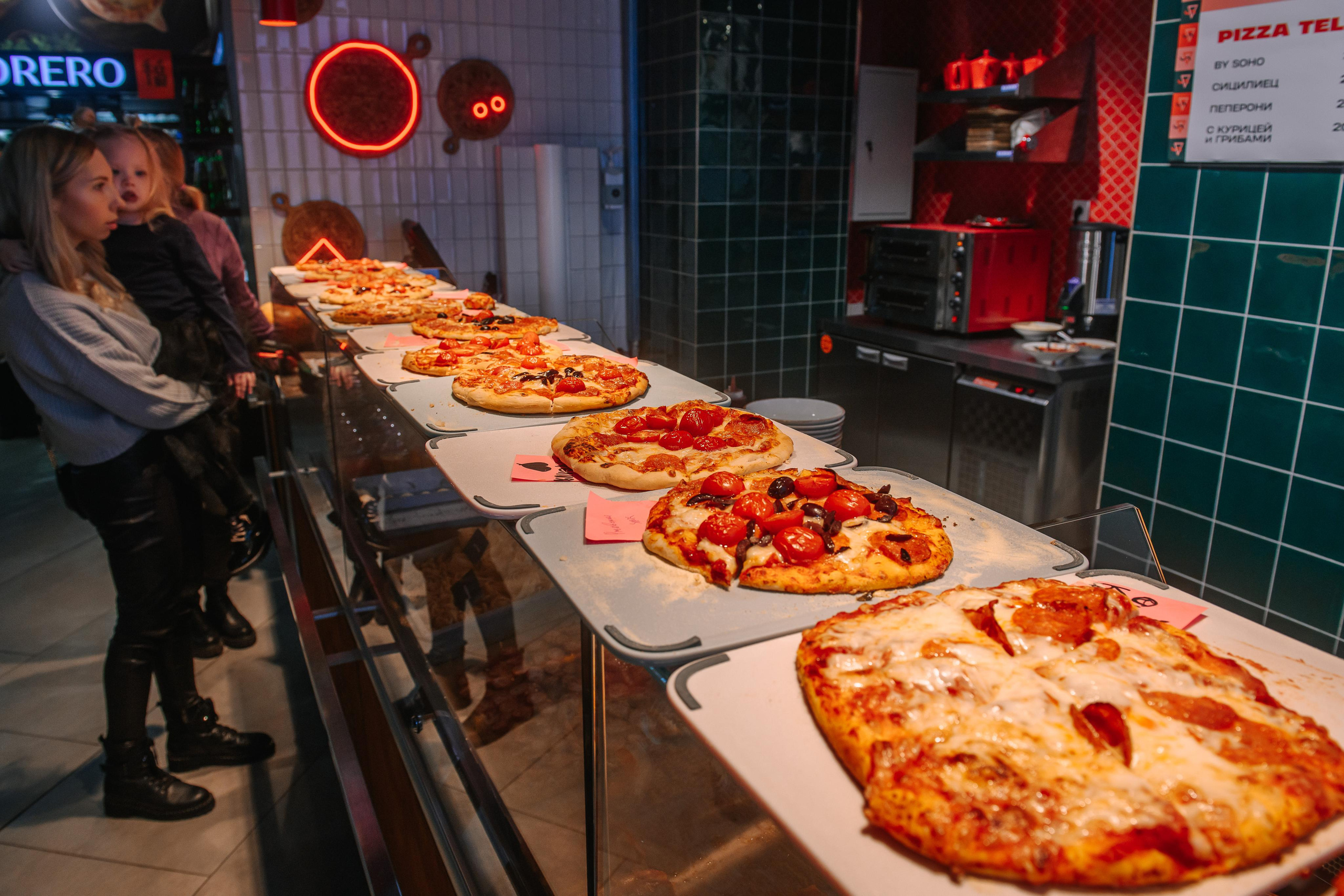 Гастродвор детский мастер-класс на Хеллоуин по приготовлению пиццы. Фотограф Валерия Голубева (Миронова)