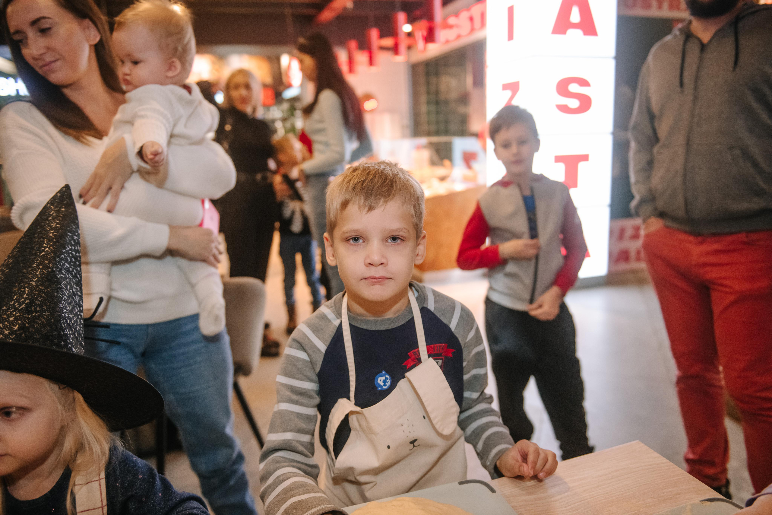 Гастродвор детский мастер-класс на Хеллоуин по приготовлению пиццы. Фотограф Валерия Голубева (Миронова)