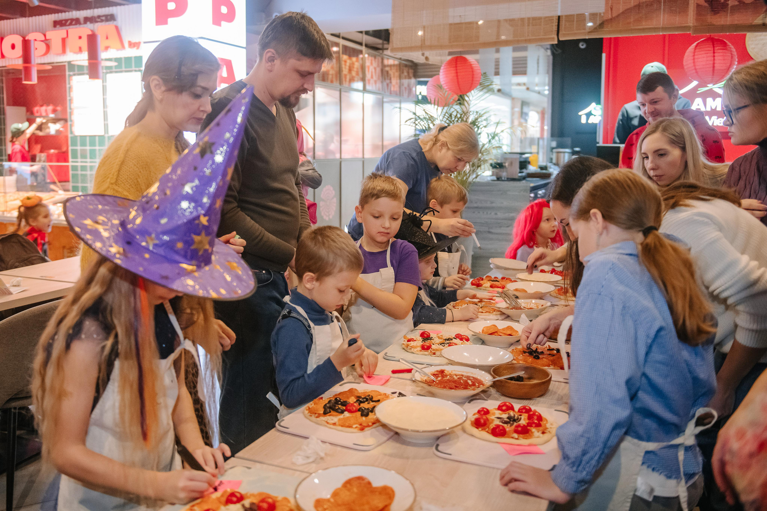 Гастродвор детский мастер-класс на Хеллоуин по приготовлению пиццы. Фотограф Валерия Голубева (Миронова)