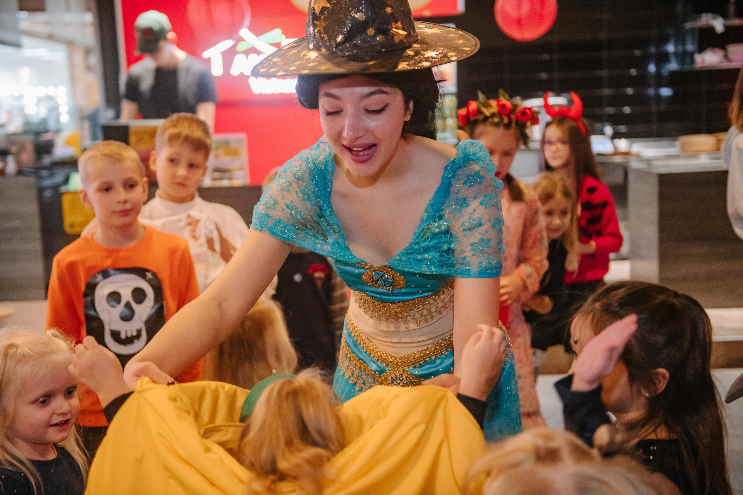 Гастродвор детский мастер-класс на Хеллоуин по приготовлению пиццы. Фотограф Валерия Голубева (Миронова)