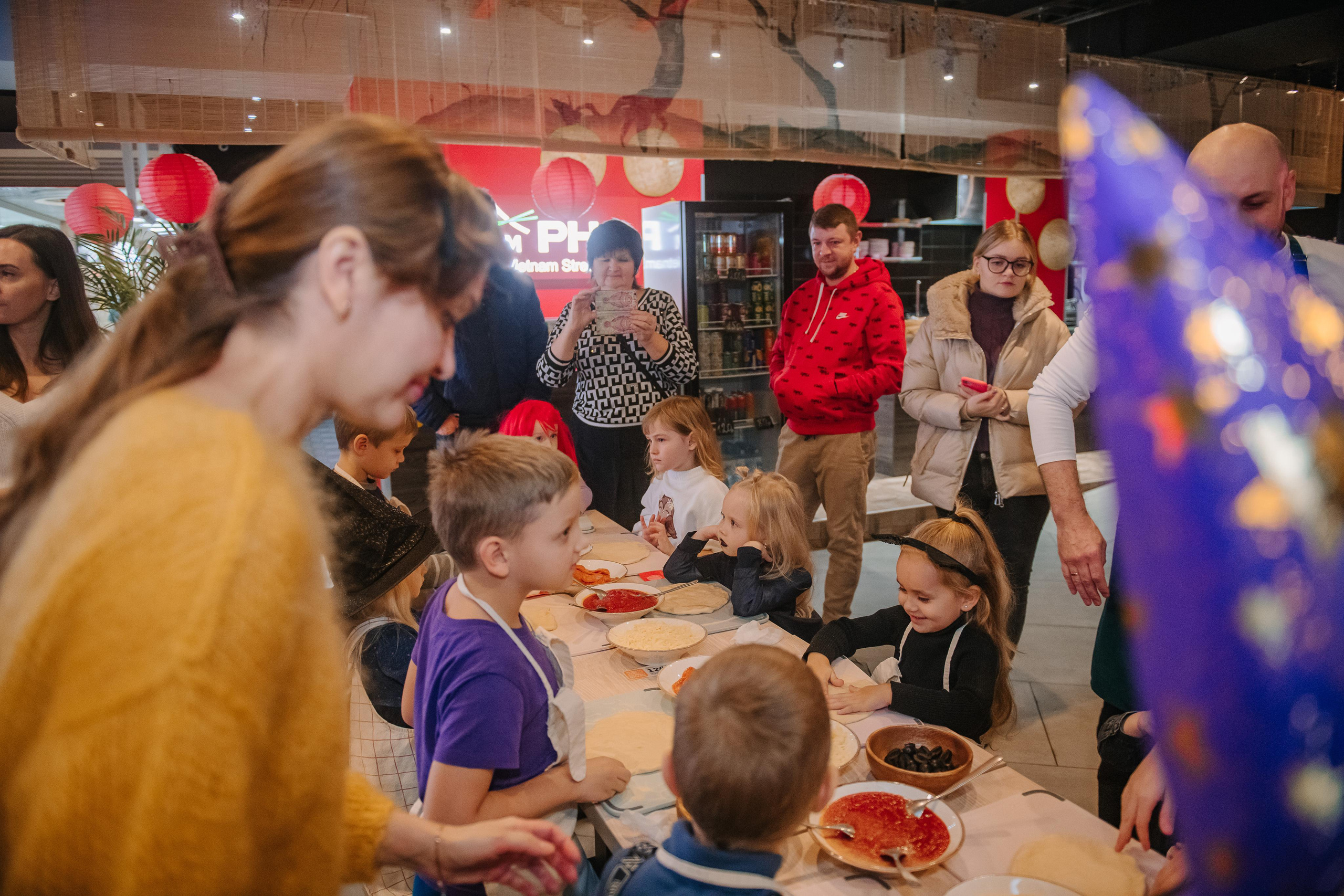 Гастродвор детский мастер-класс на Хеллоуин по приготовлению пиццы. Фотограф Валерия Голубева (Миронова)