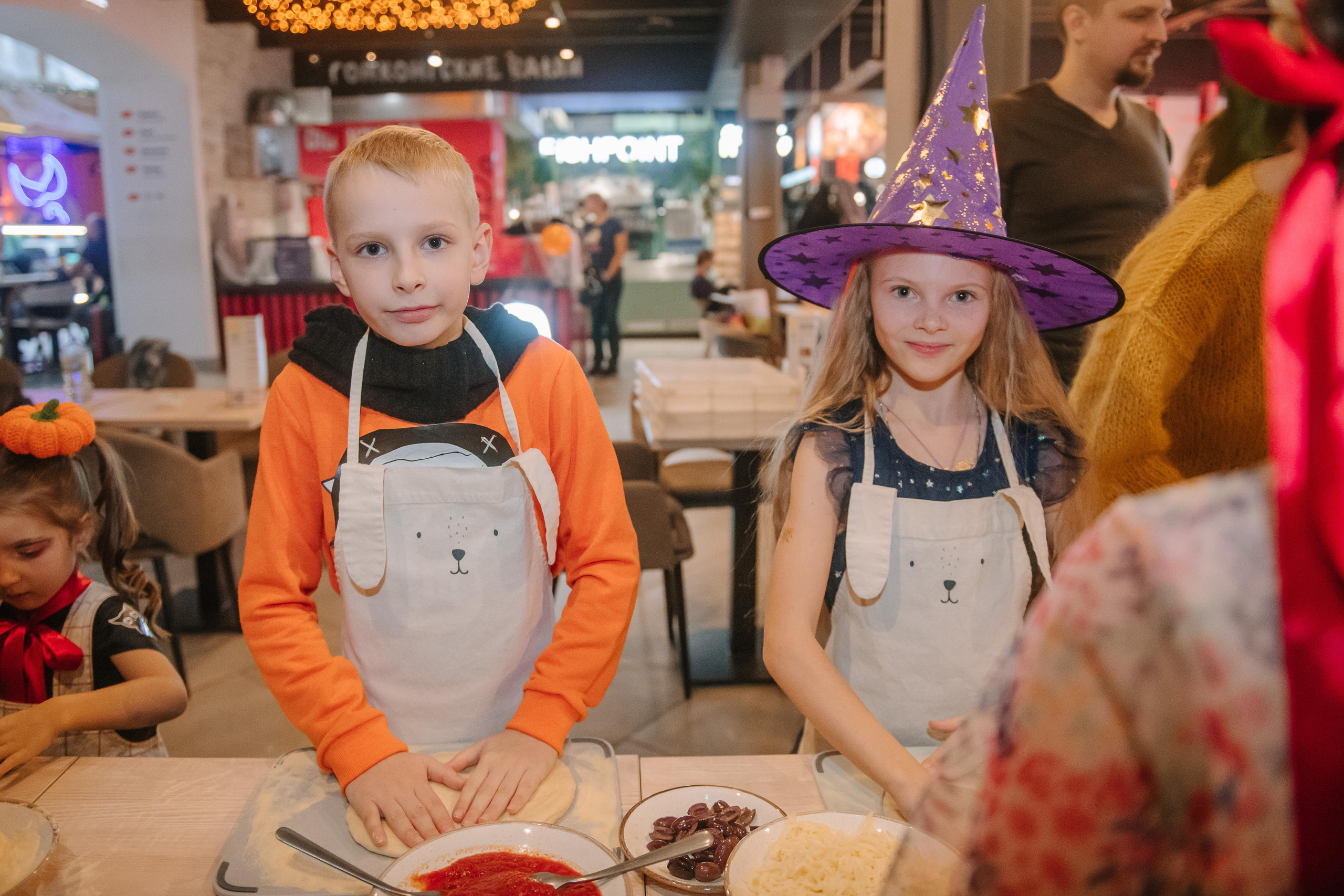 Гастродвор детский мастер-класс на Хеллоуин по приготовлению пиццы. Фотограф Валерия Голубева (Миронова)