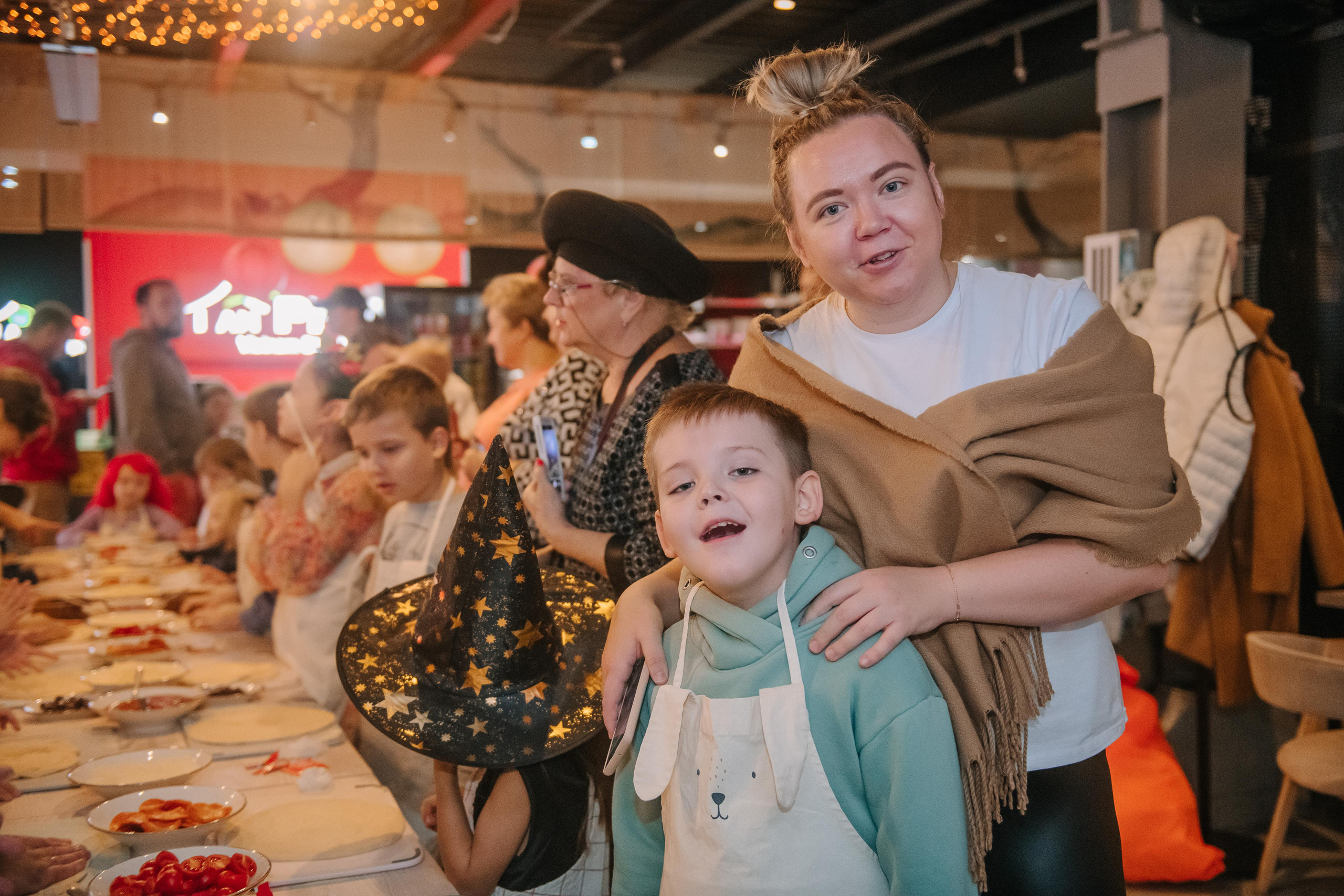 Гастродвор детский мастер-класс на Хеллоуин по приготовлению пиццы. Фотограф Валерия Голубева (Миронова)