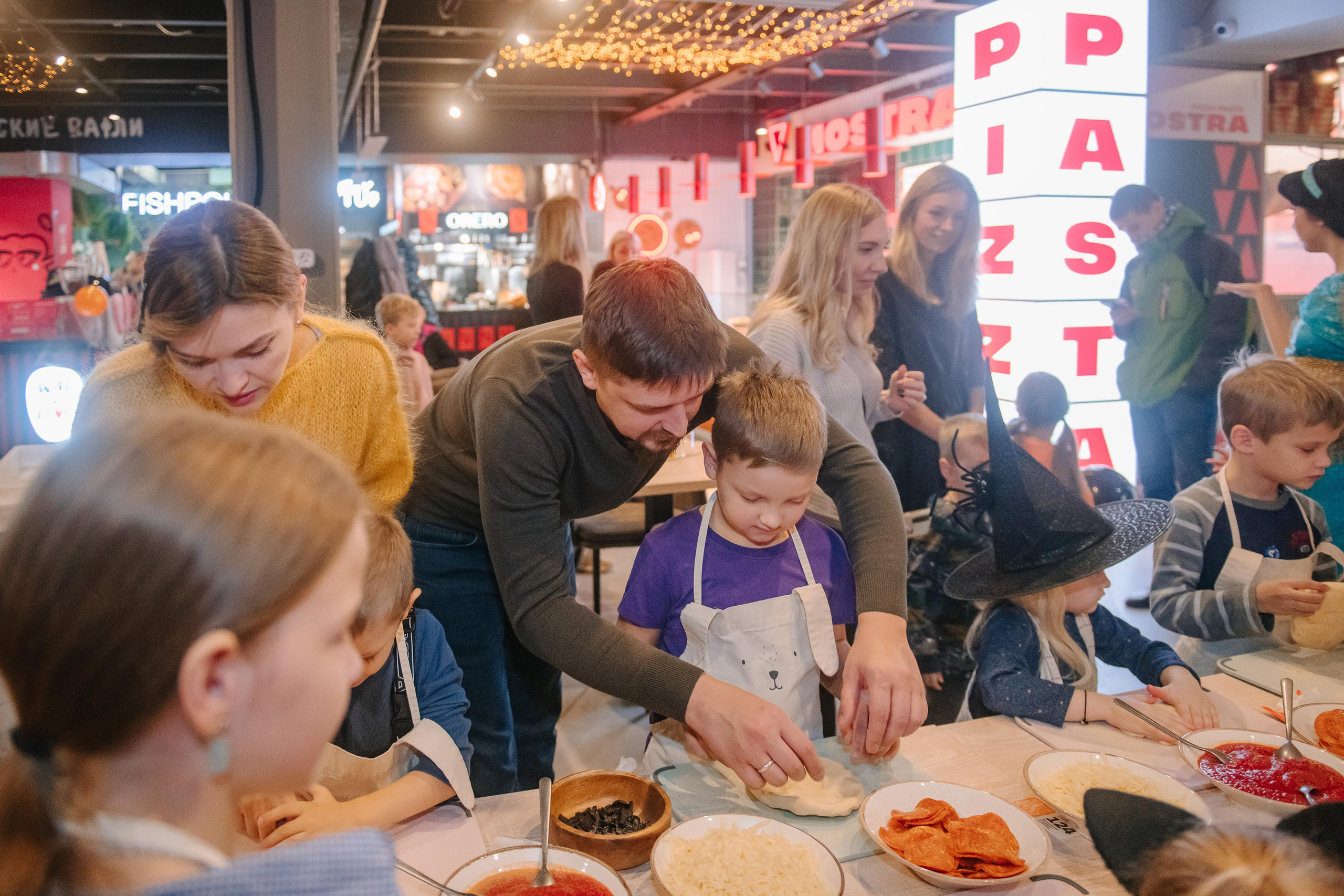 Гастродвор детский мастер-класс на Хеллоуин по приготовлению пиццы. Фотограф Валерия Голубева (Миронова)