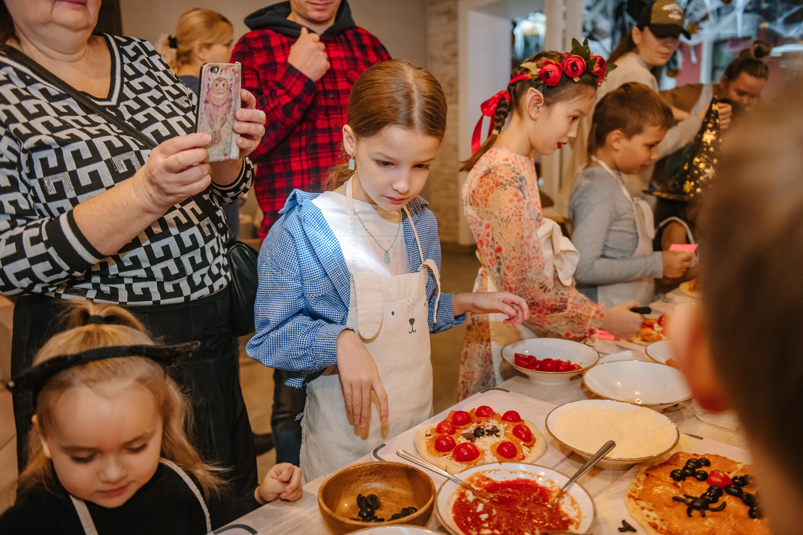 Гастродвор детский мастер-класс на Хеллоуин по приготовлению пиццы. Фотограф Валерия Голубева (Миронова)