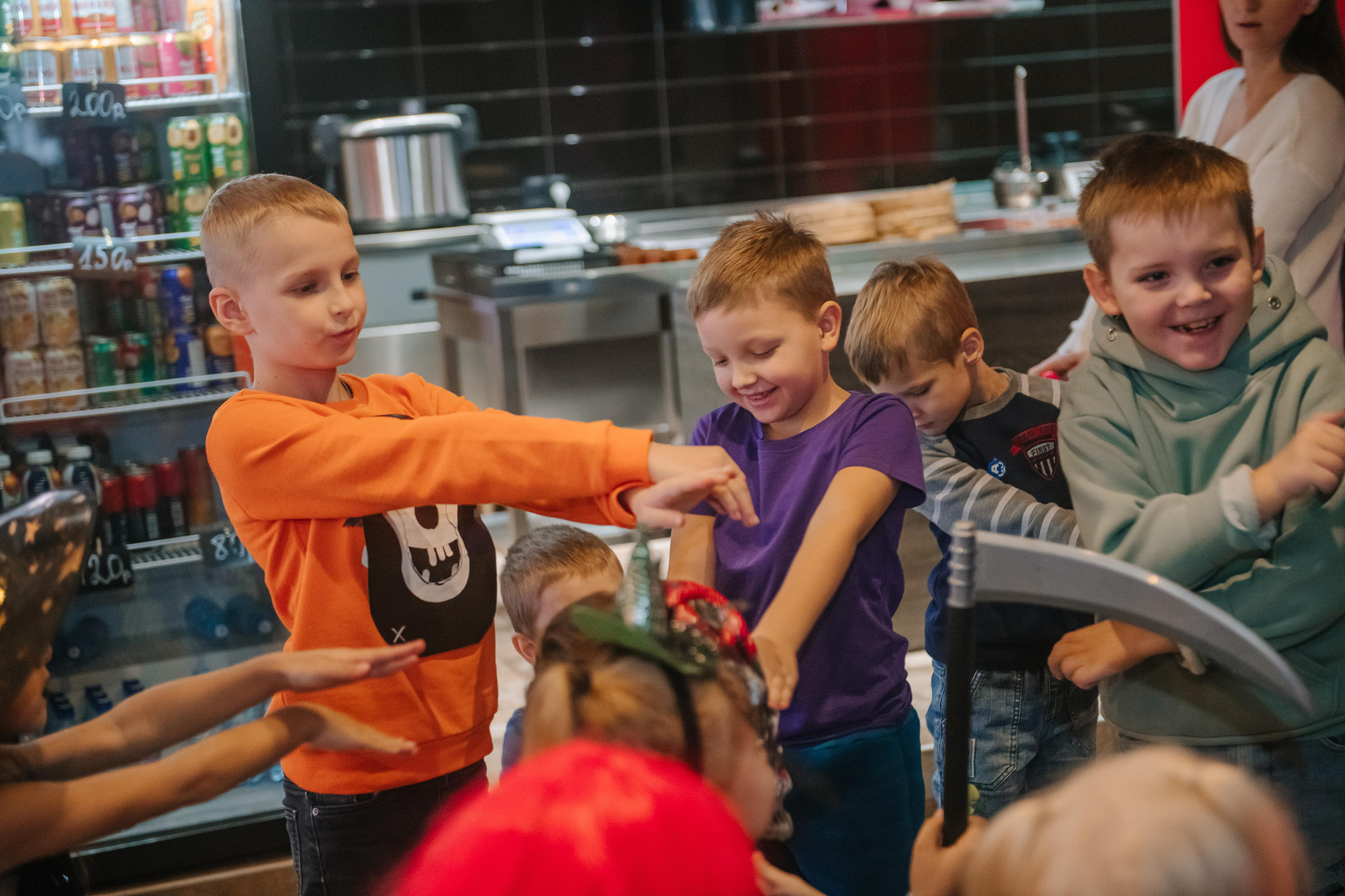 Гастродвор детский мастер-класс на Хеллоуин по приготовлению пиццы. Фотограф Валерия Голубева (Миронова)