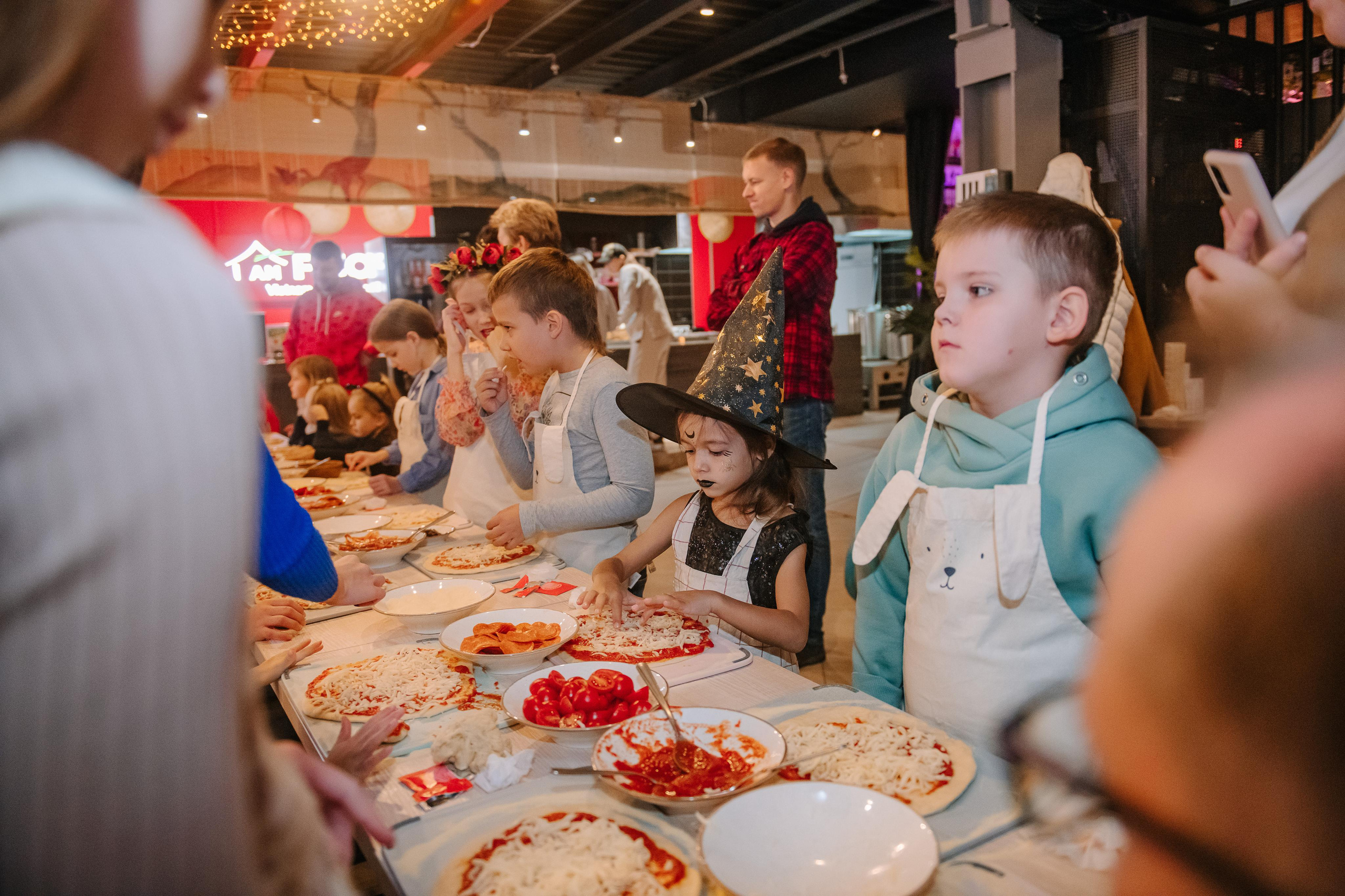 Гастродвор детский мастер-класс на Хеллоуин по приготовлению пиццы. Фотограф Валерия Голубева (Миронова)