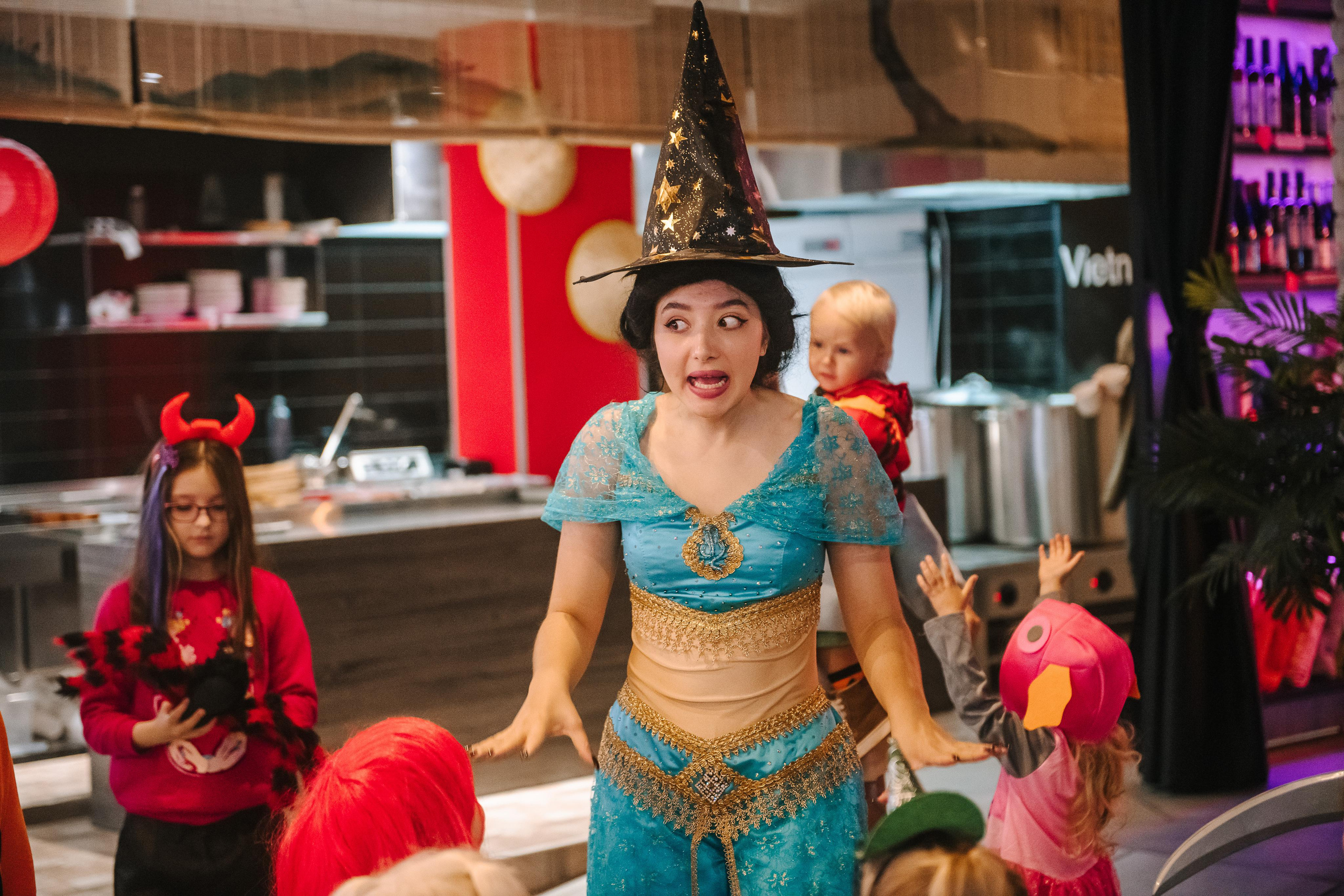 Гастродвор детский мастер-класс на Хеллоуин по приготовлению пиццы. Фотограф Валерия Голубева (Миронова)