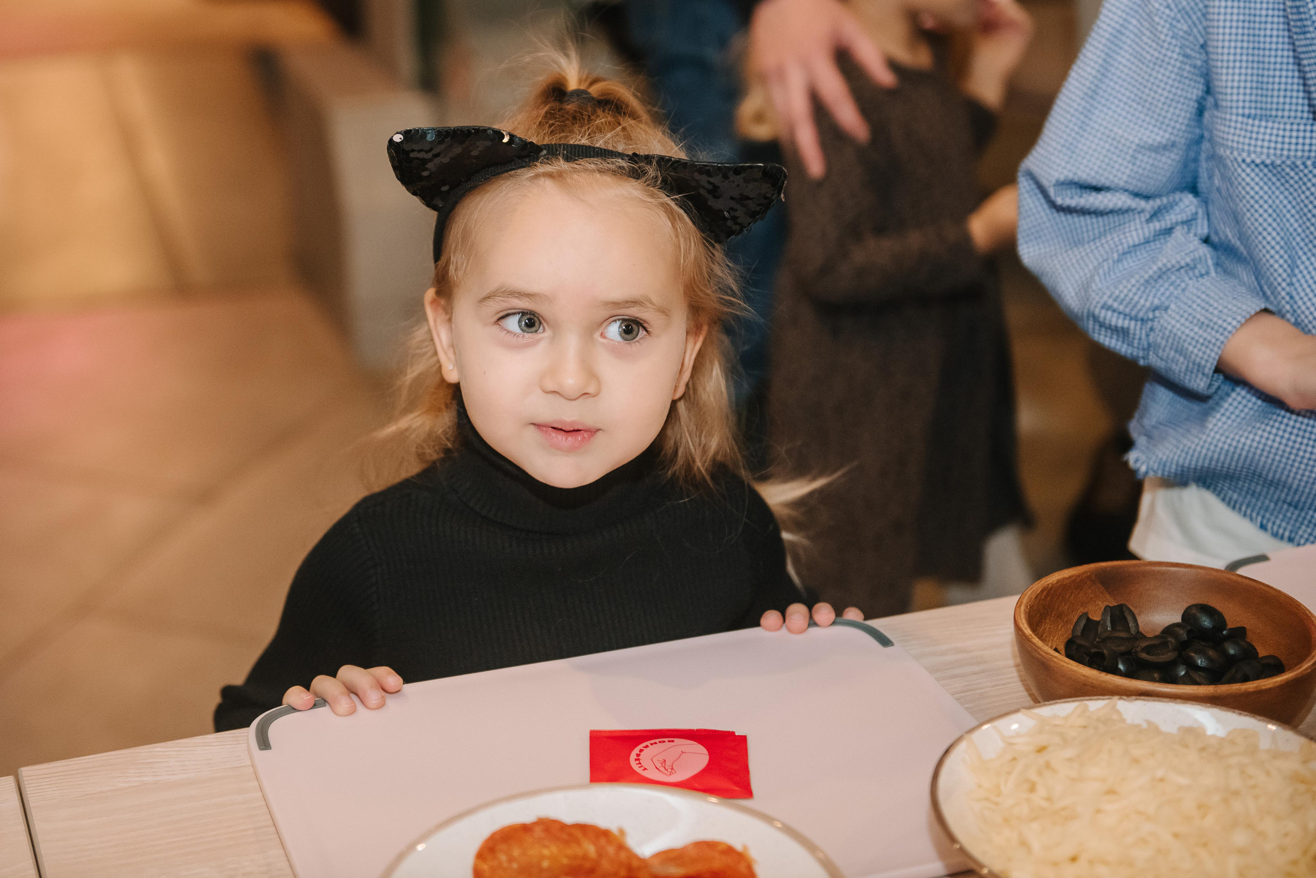Гастродвор детский мастер-класс на Хеллоуин по приготовлению пиццы. Фотограф Валерия Голубева (Миронова)