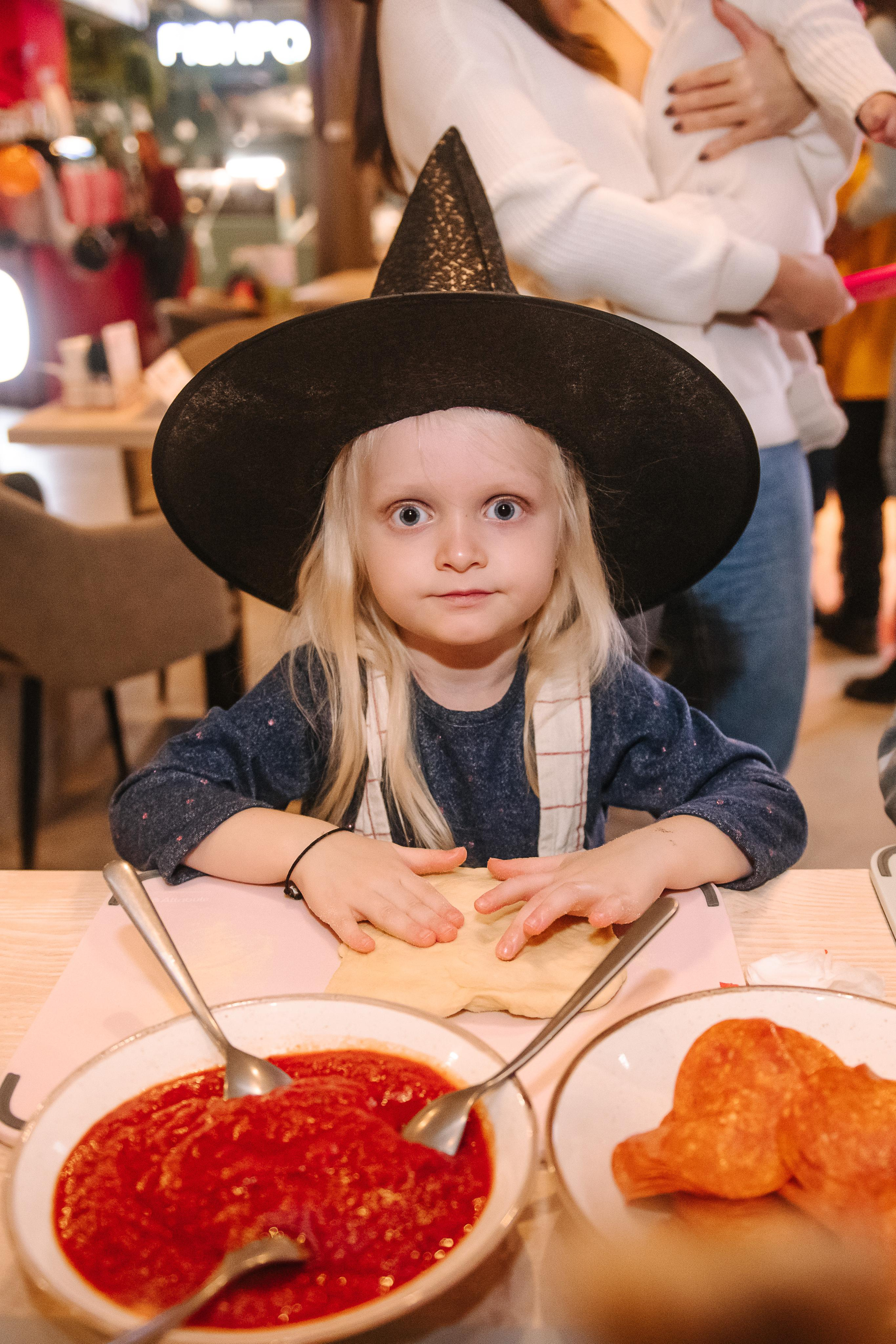 Гастродвор детский мастер-класс на Хеллоуин по приготовлению пиццы. Фотограф Валерия Голубева (Миронова)