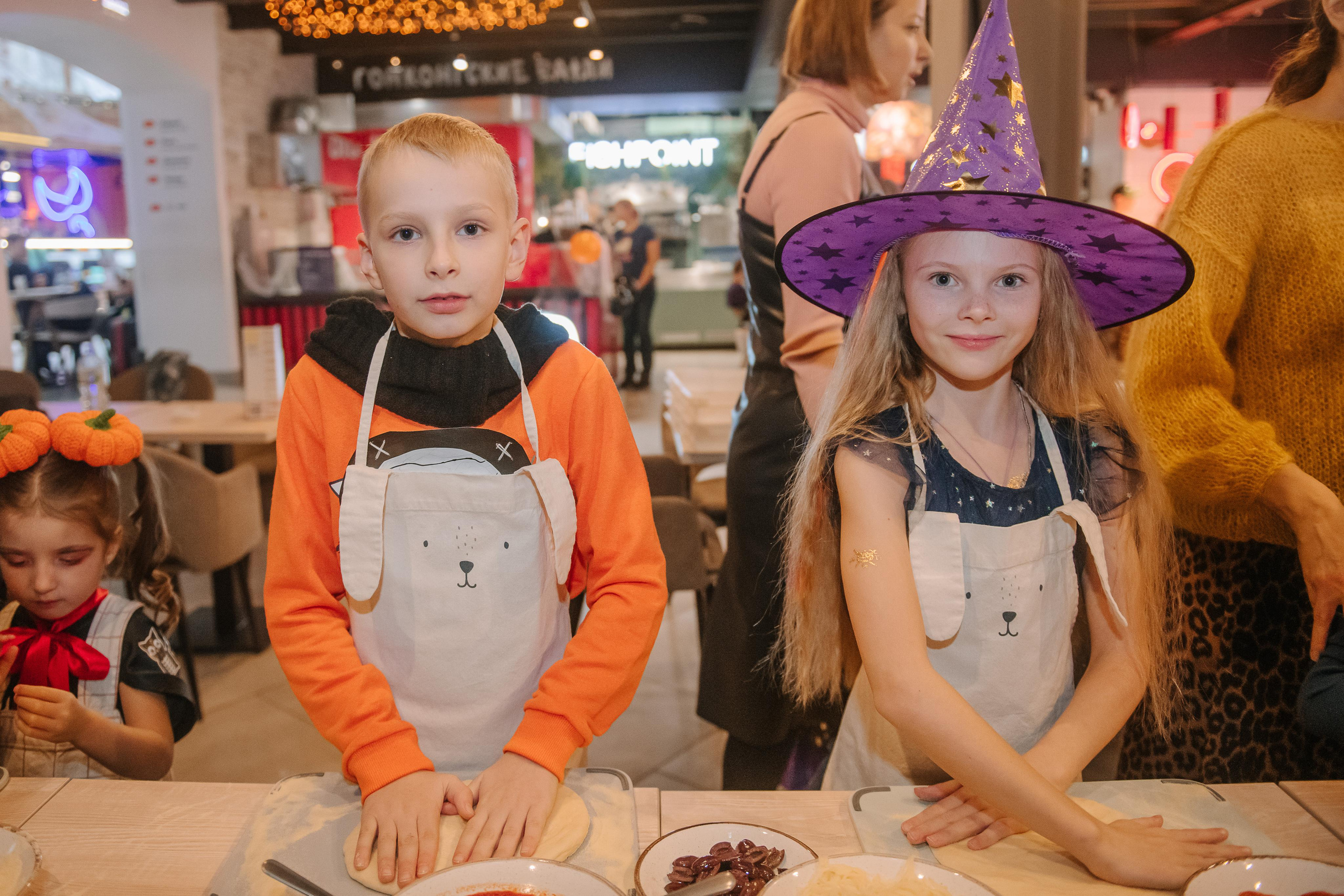 Гастродвор детский мастер-класс на Хеллоуин по приготовлению пиццы. Фотограф Валерия Голубева (Миронова)