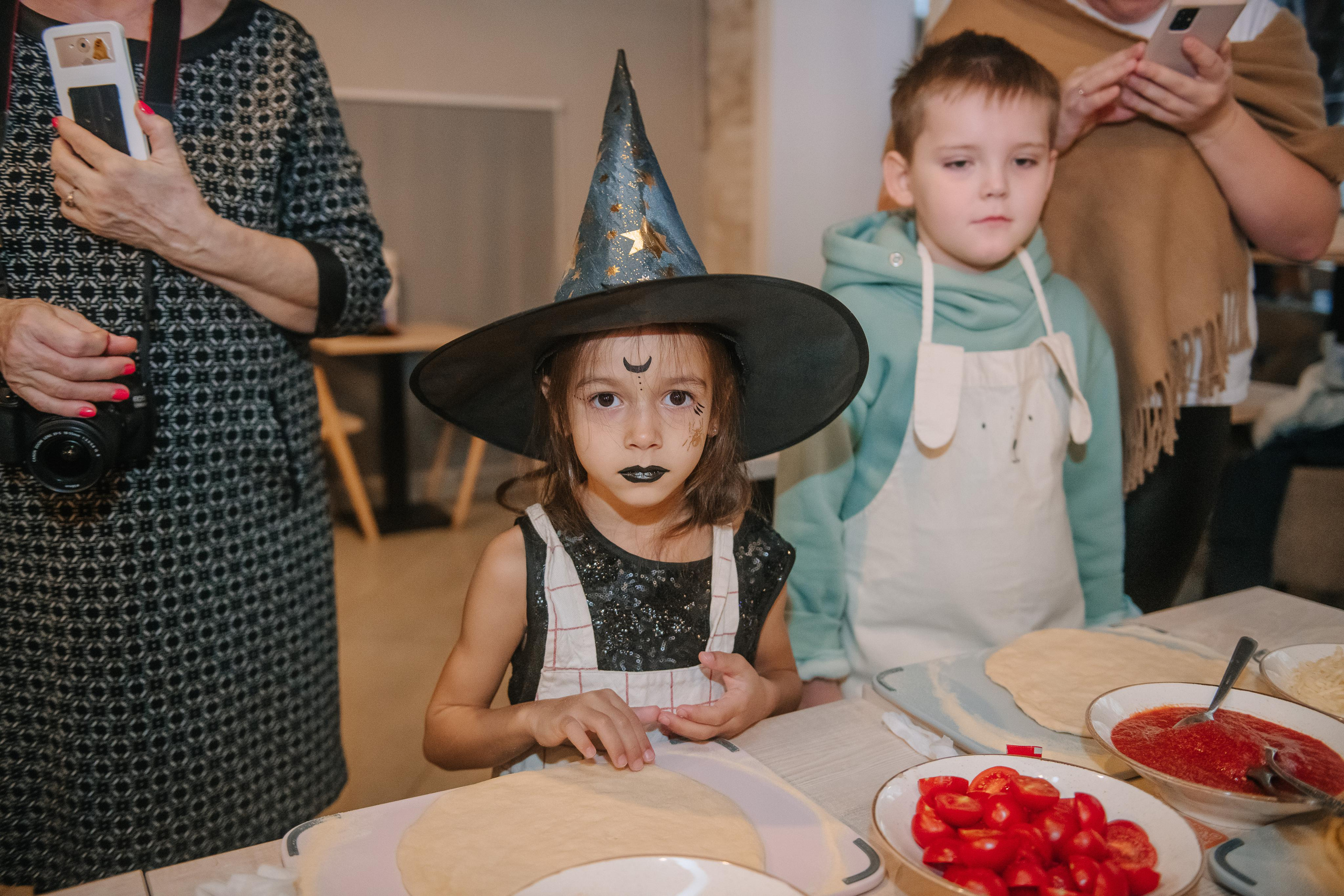 Гастродвор детский мастер-класс на Хеллоуин по приготовлению пиццы. Фотограф Валерия Голубева (Миронова)