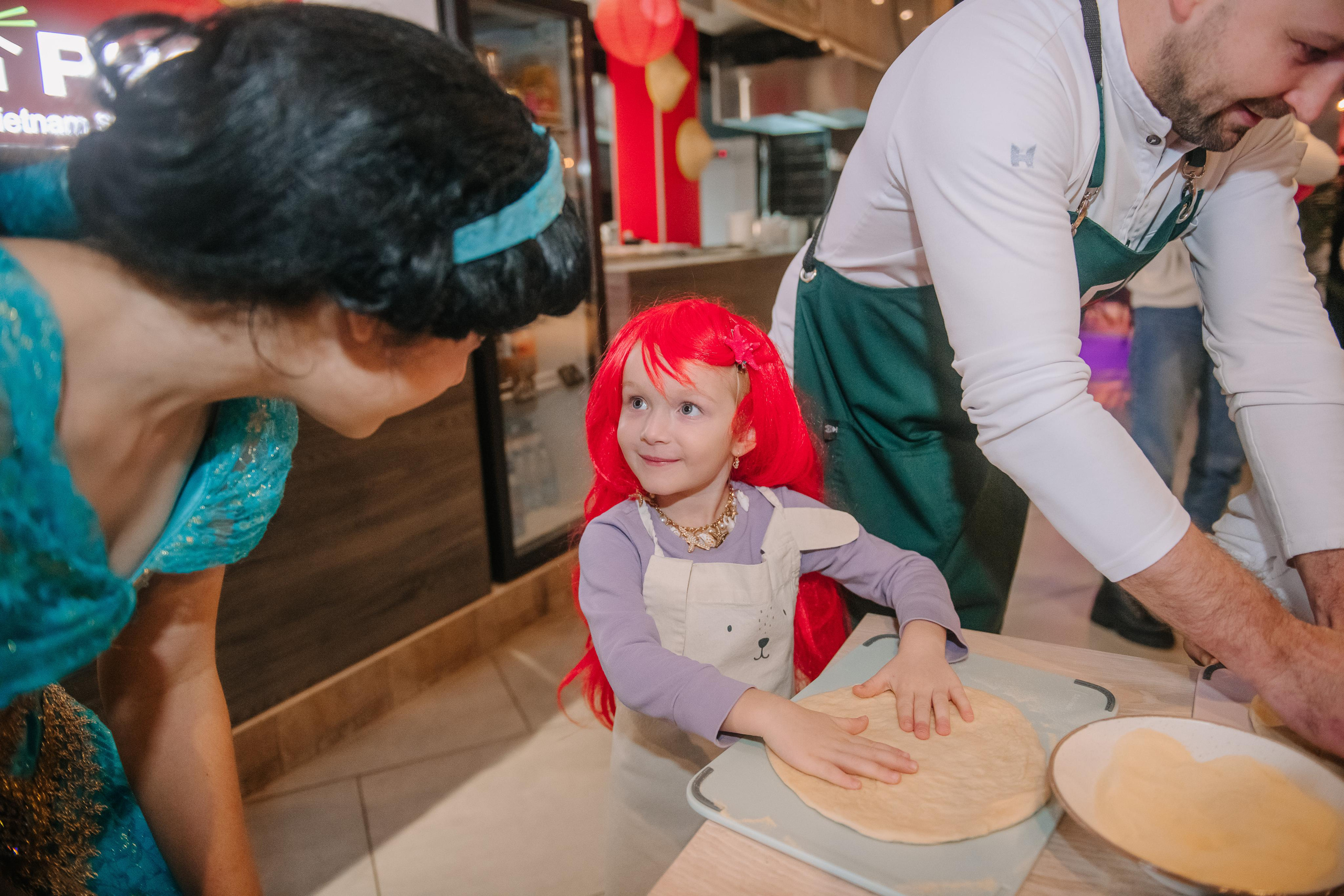 Гастродвор детский мастер-класс на Хеллоуин по приготовлению пиццы. Фотограф Валерия Голубева (Миронова)