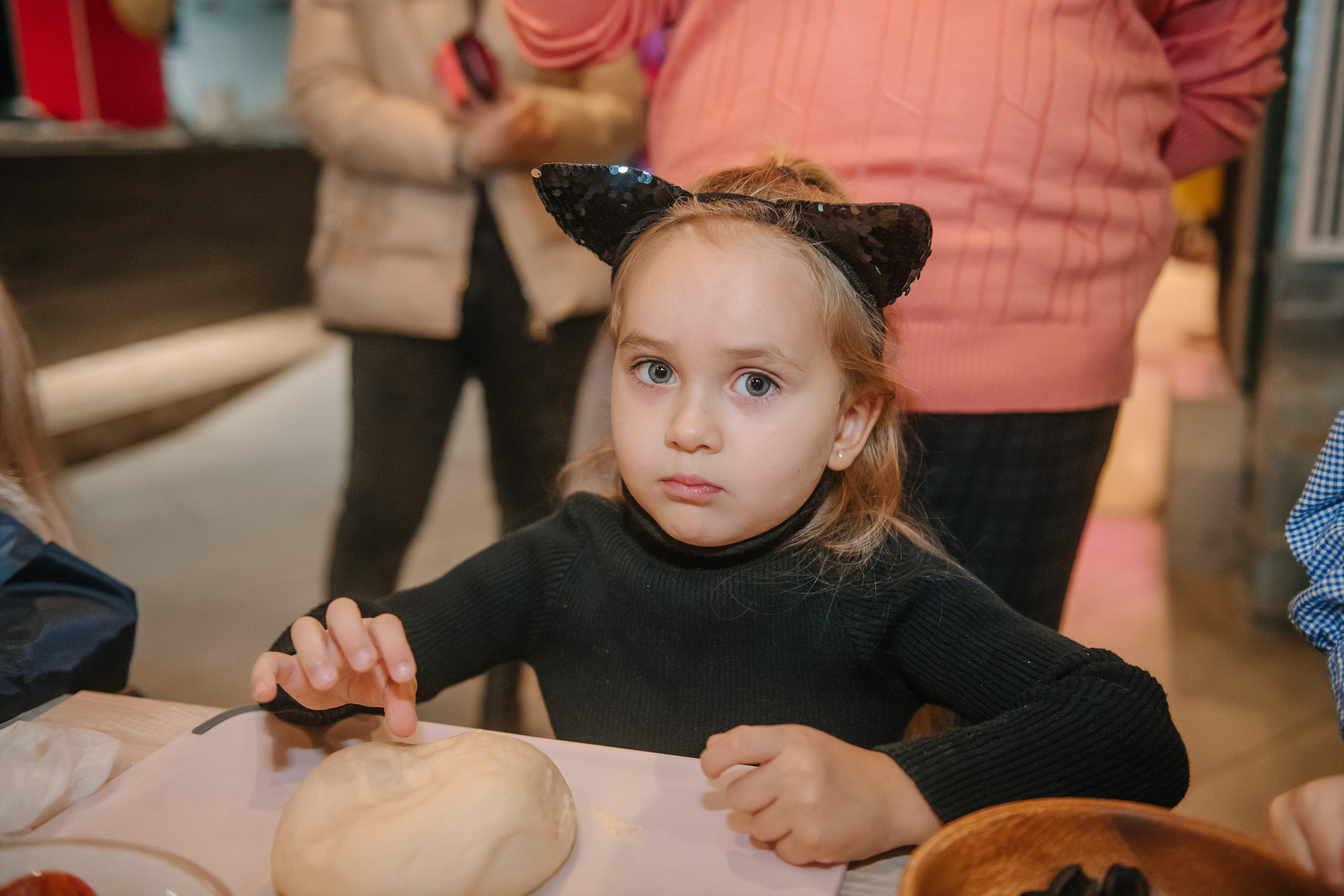 Гастродвор детский мастер-класс на Хеллоуин по приготовлению пиццы. Фотограф Валерия Голубева (Миронова)