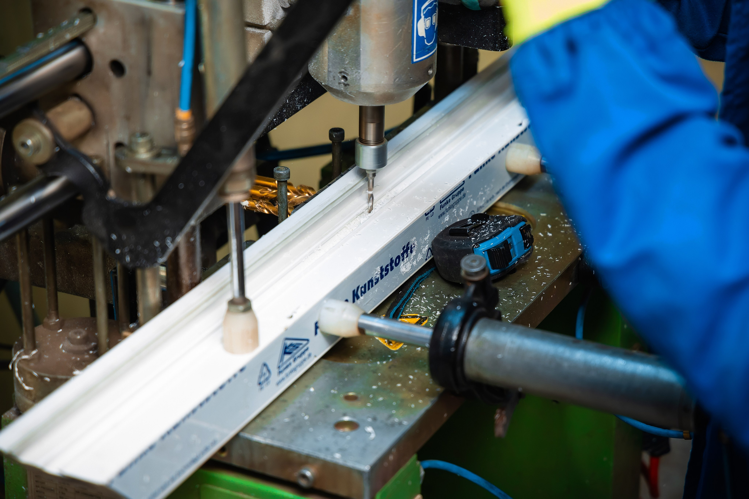 Цех по окнам. Семейный и Свадебный фотограф в Астане Александр Астапов