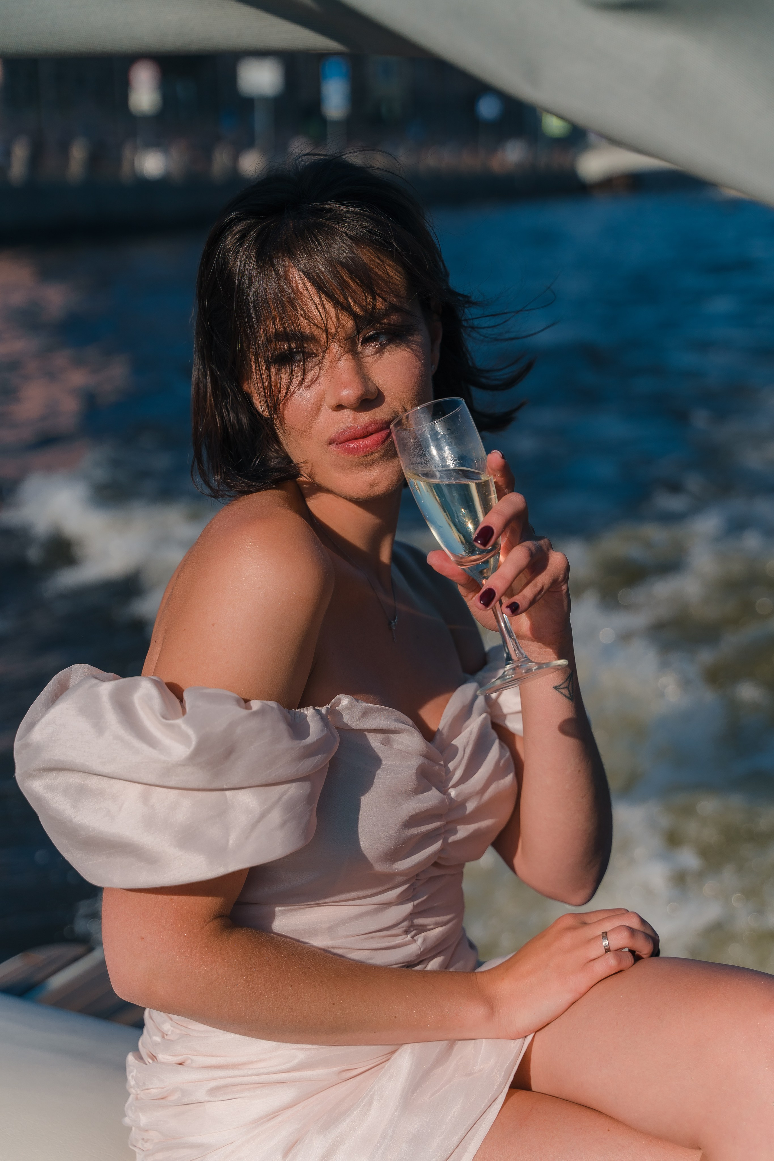 Фотосъемка девичника, встреча девушек, веселые женские портреты