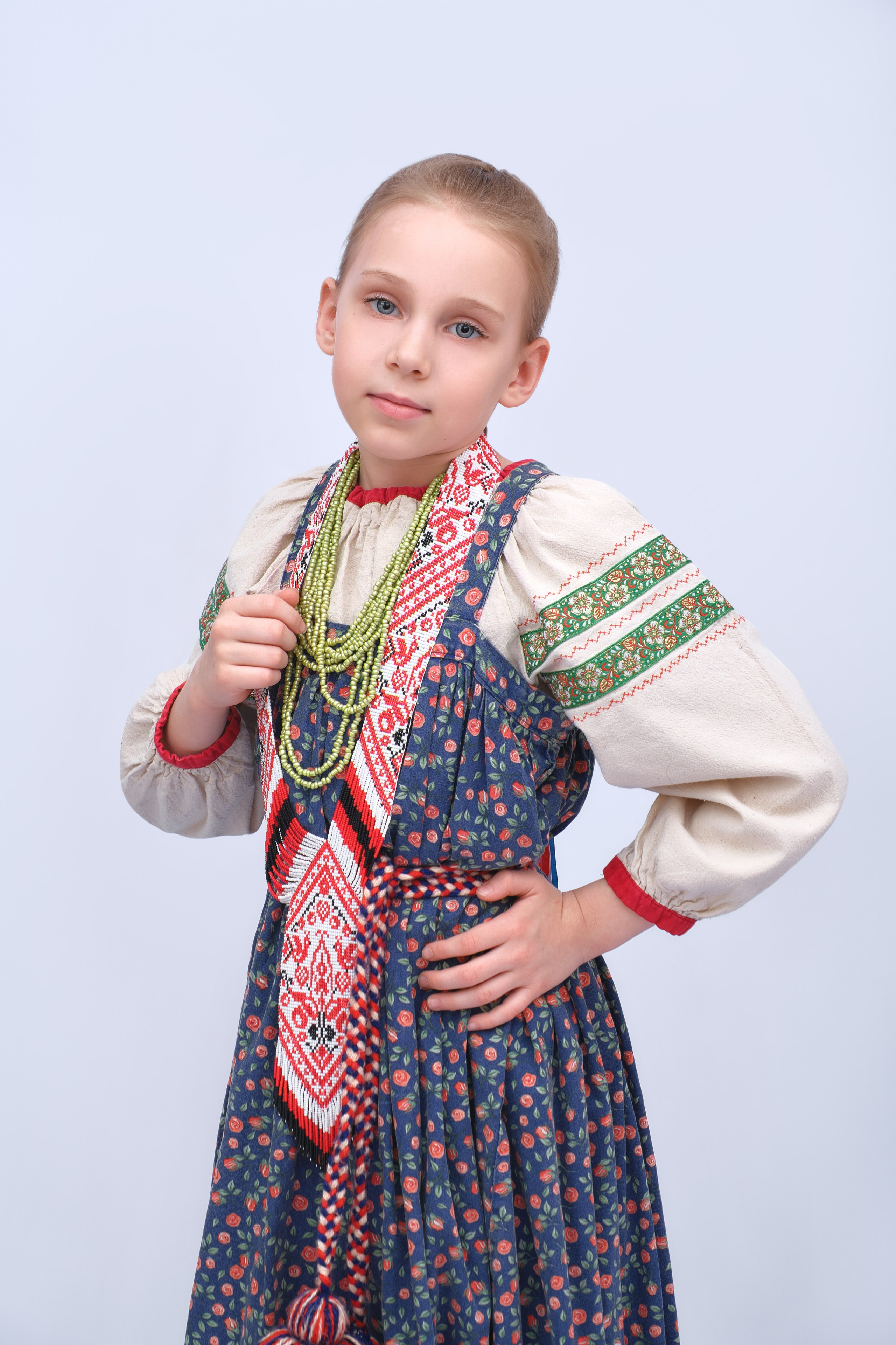 Для каталога на фоне (с моделью). Семейный и женский фотограф в Новомосковске и Узловой Михеева Татьяна