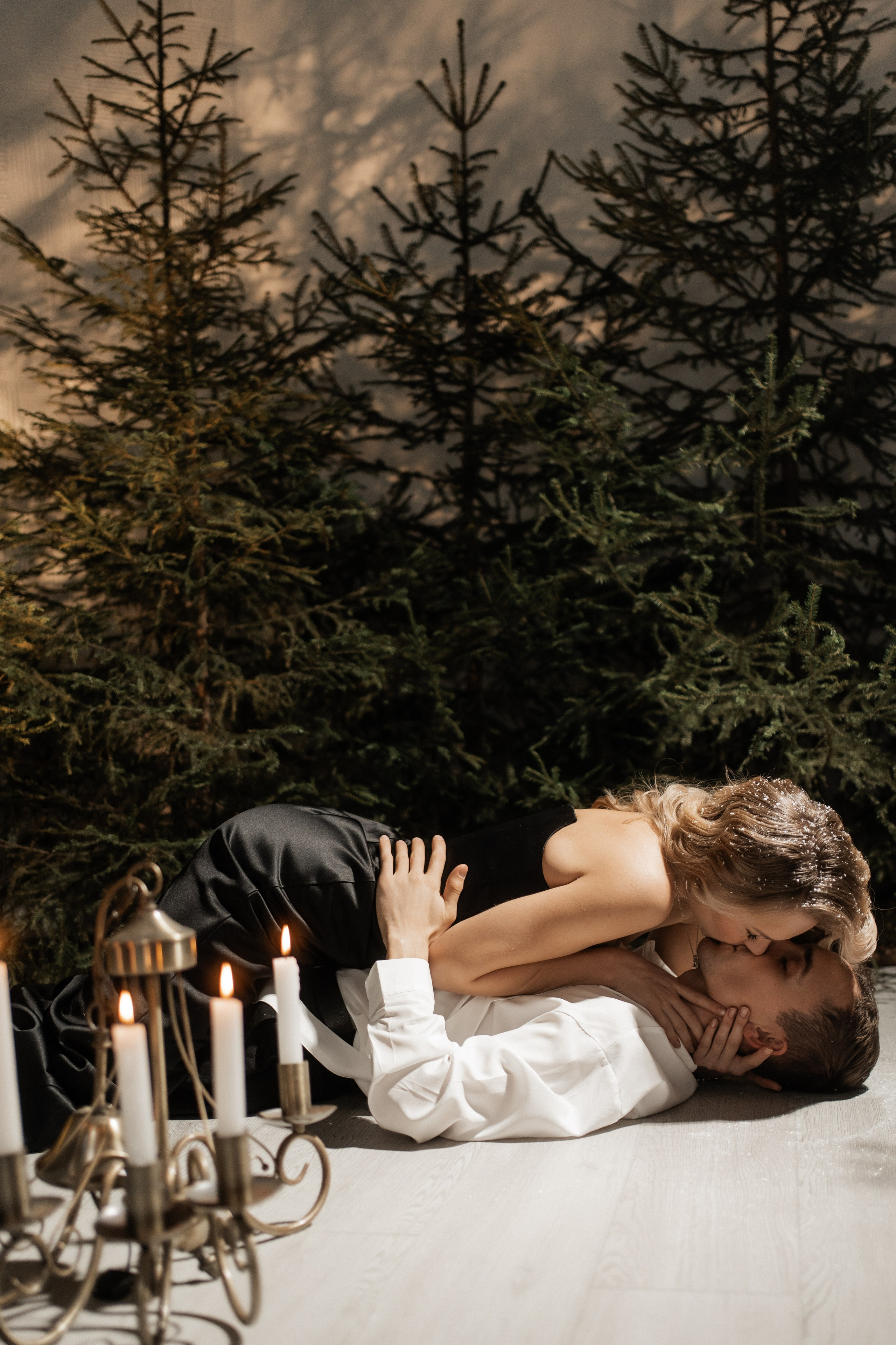 [… under winter firs]. Фотограф в Архангельске