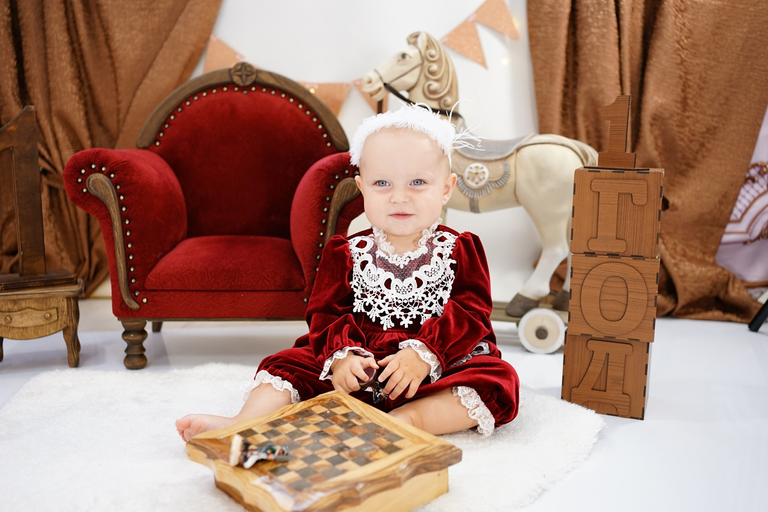 Бордовая зона. Детская Фотостудия ГОДОВАСИКИ в Санкт-Петербурге фотосесия на годик