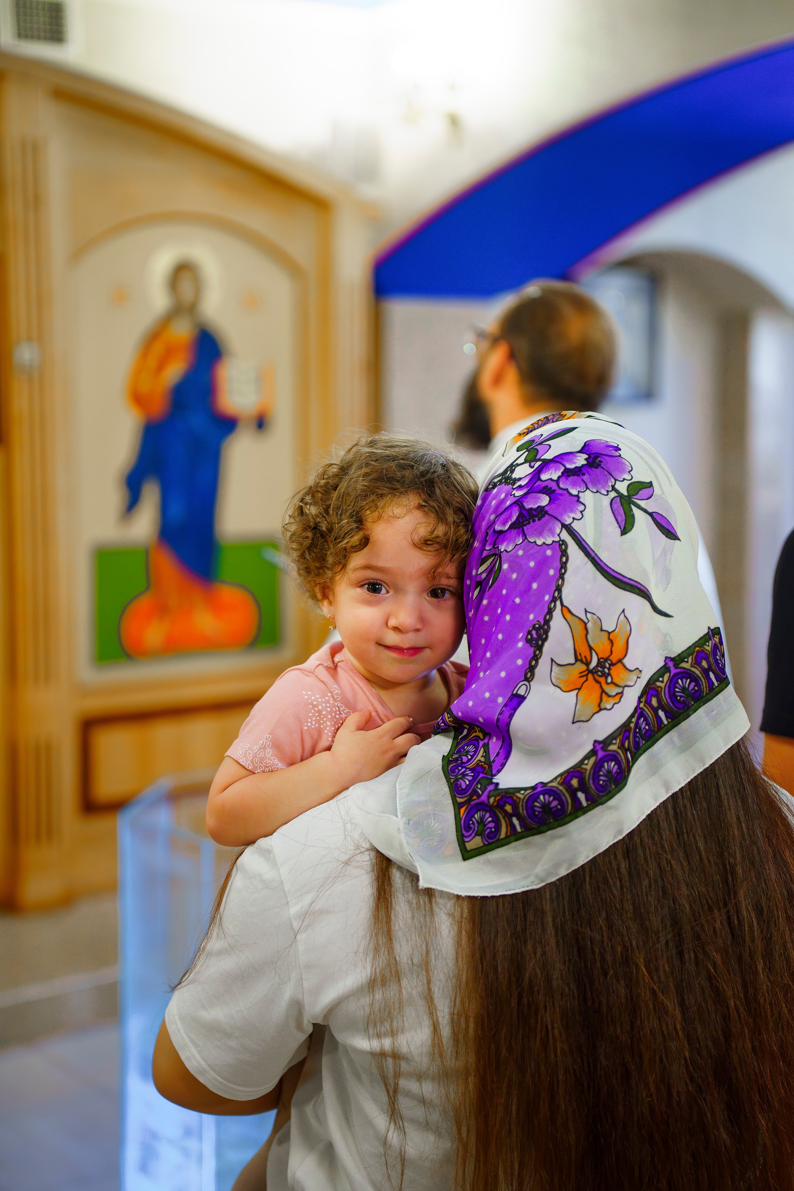 Обряд крещения детей в церкве или храме Адлера. Фотограф видеограф Геннадий Янбаев в Сочи, Краснодаре