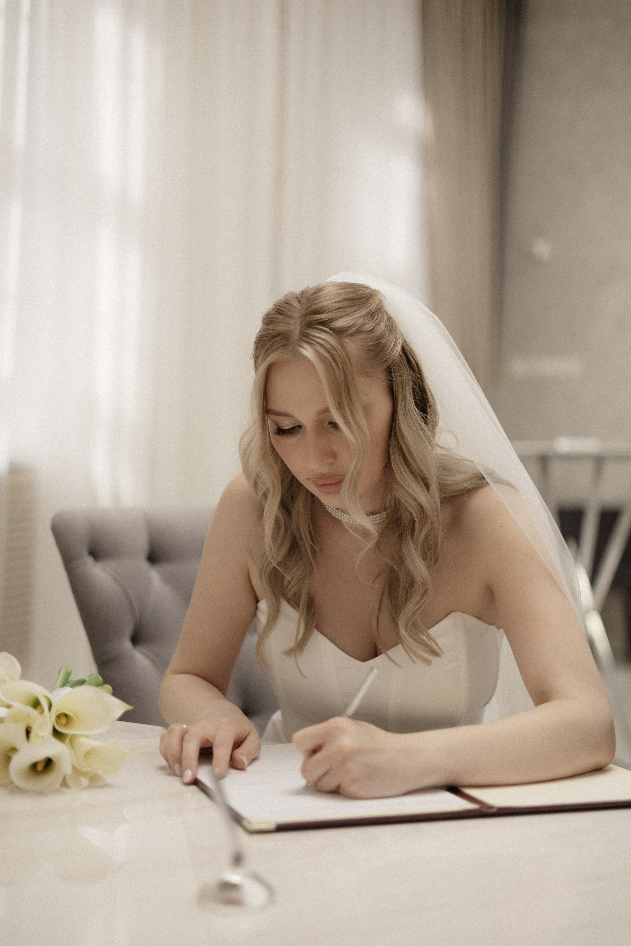 Арина и Дима. Сборы, роспись и прогулка. Свадебный и портретный фотограф в Москве Анастасия Масюк