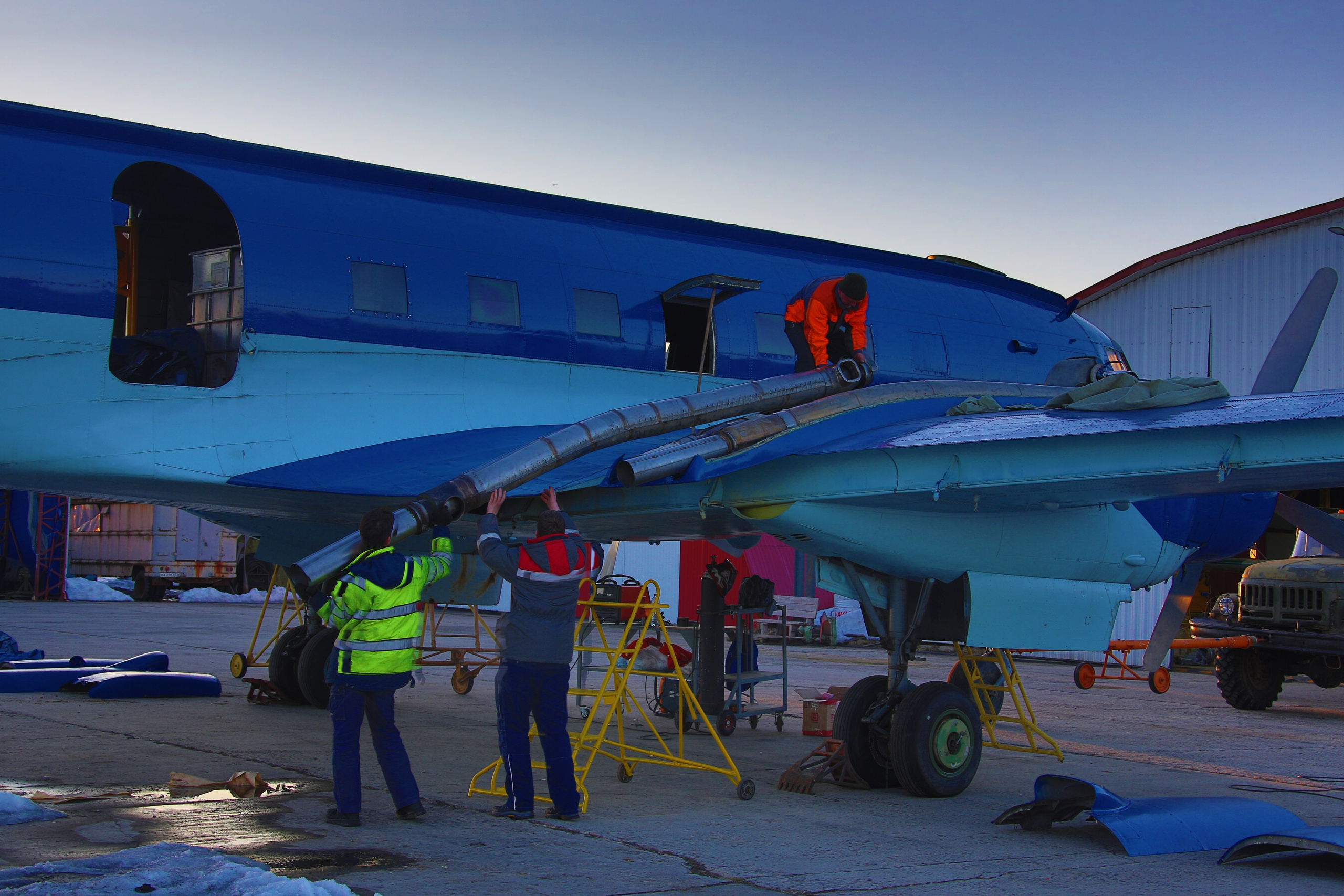 Ил-14Т «Голубая Мечта» (2026 г.). Фотоальбом показывающий увлекательный мир авиации и мир медведей Андрея Иванова