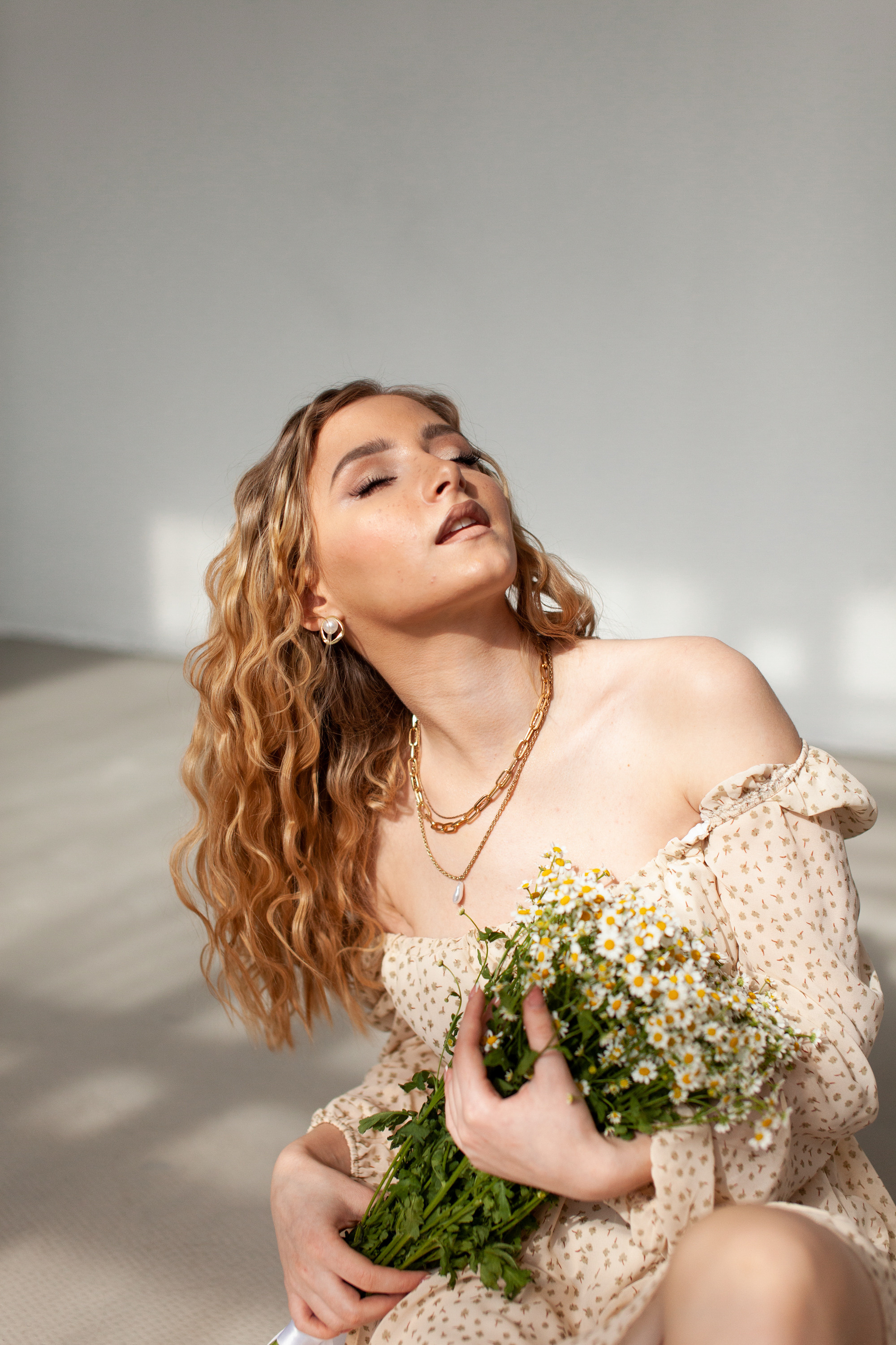 Лера и ромашки. Фотограф Сергиев Посад Москва Хованская Екатерина