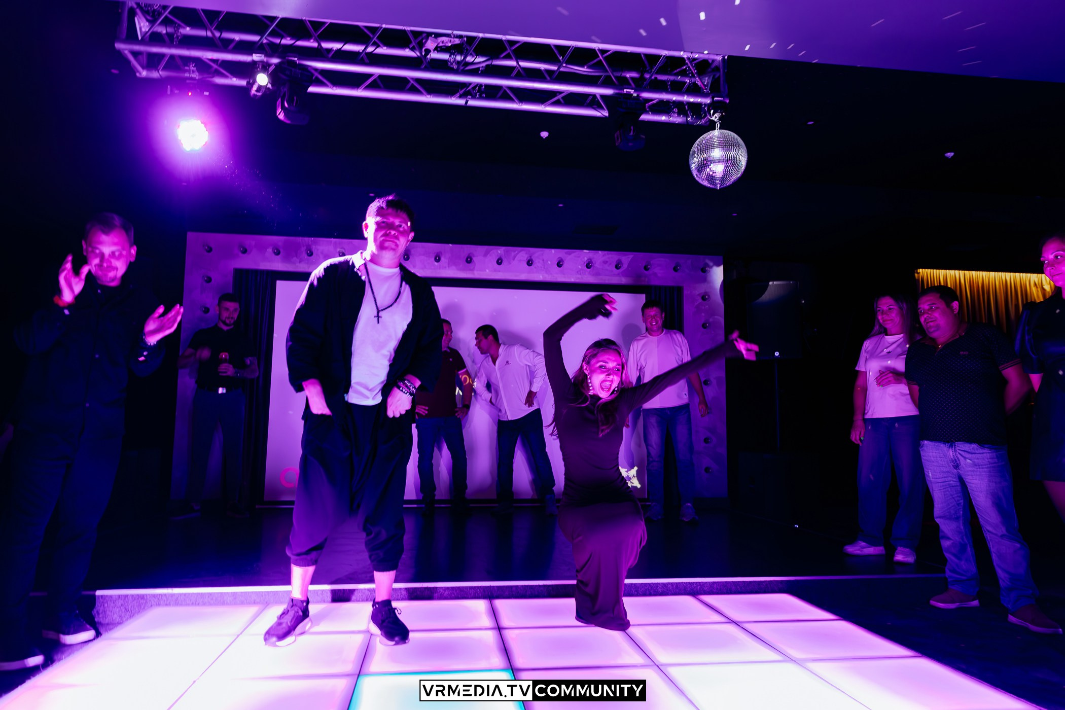 Караоке-бар «Volna»: Friends day или день дружбана