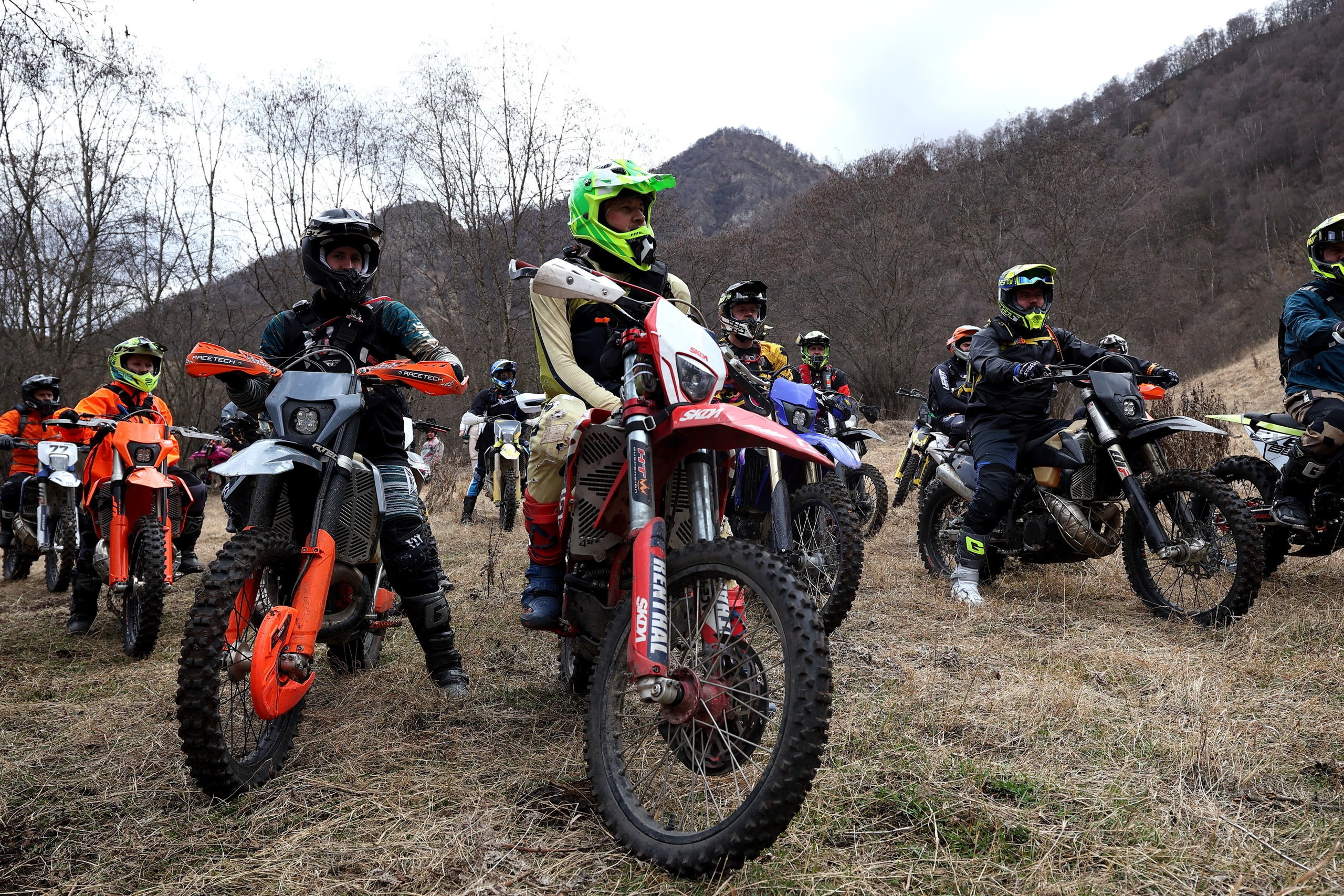 Репортажная фотосъемка выезда на эндуро мотоциклах в Кисловодск с НашиТуры. 