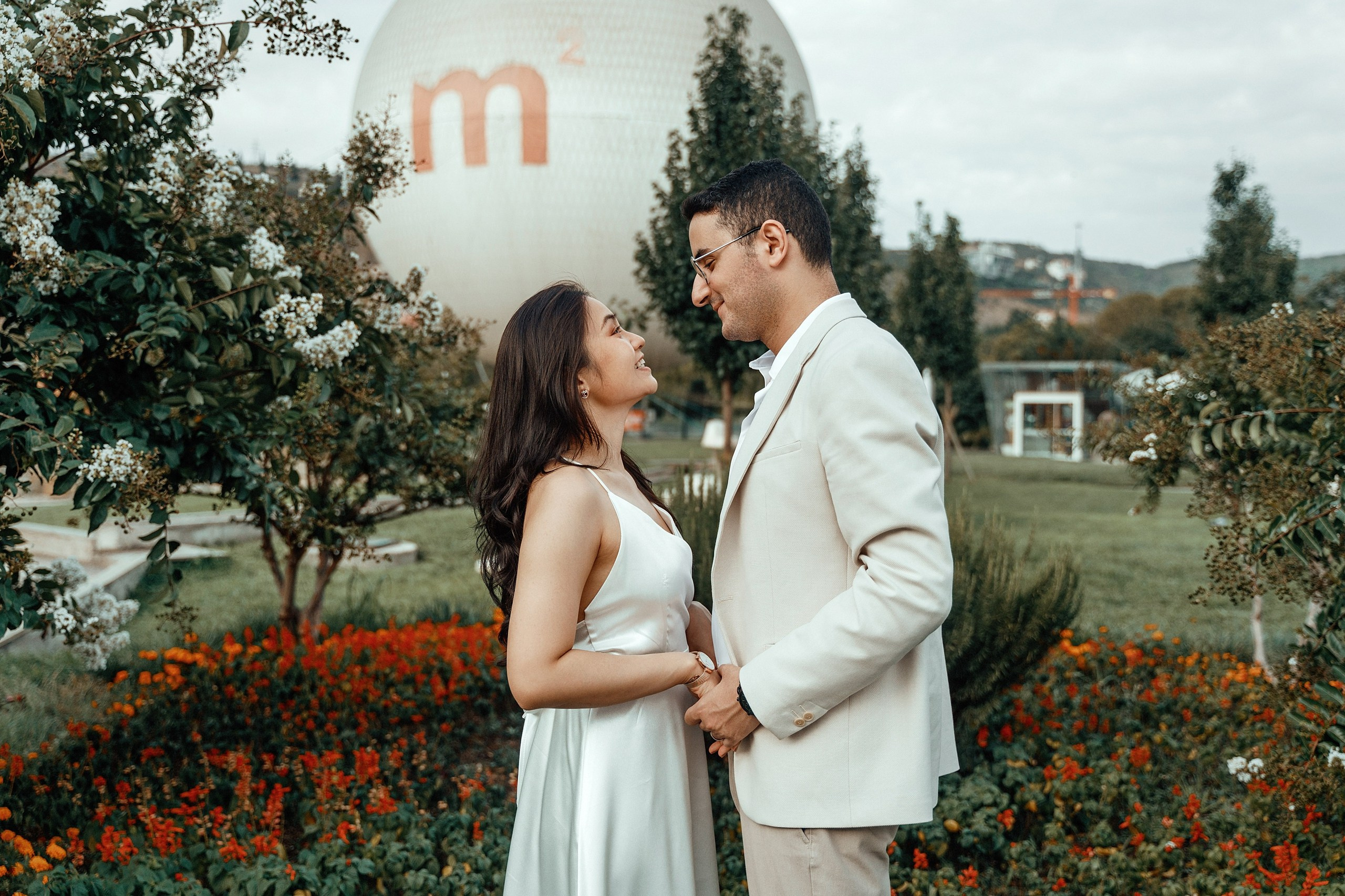 Alaeddine & Matika on the Peace Bridge in Tbilisi. Photographer Sergey Otkrytyi in Batumi & Tbilisi