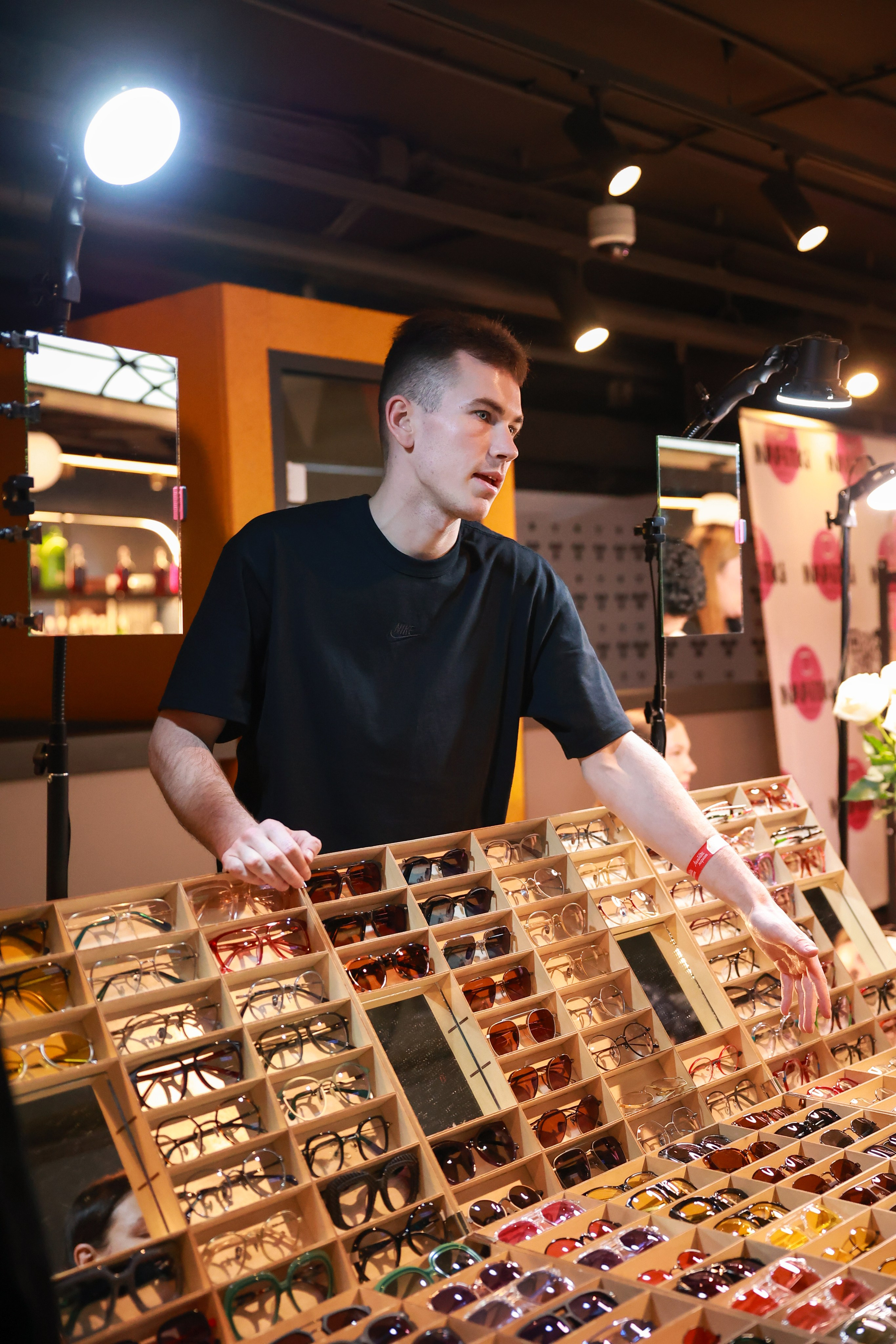 7–8 марта 2025 в пространстве «Три вокзала. Депо» / День 1 / фото Саша Жукова. Фотоотчеты «Ламбада-маркета»