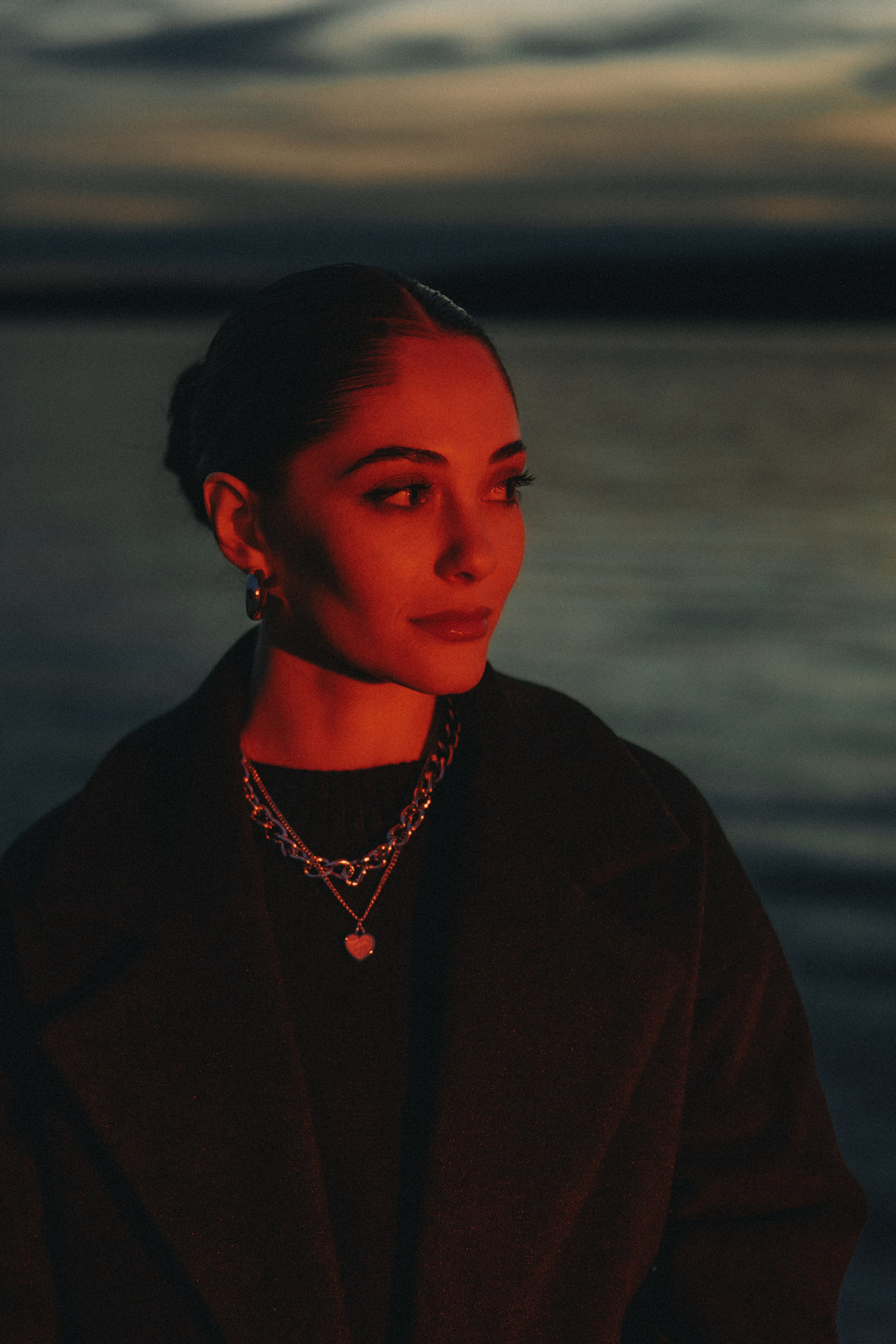 Юля | фотосессия на закате у воды. Портретный фотограф Москва