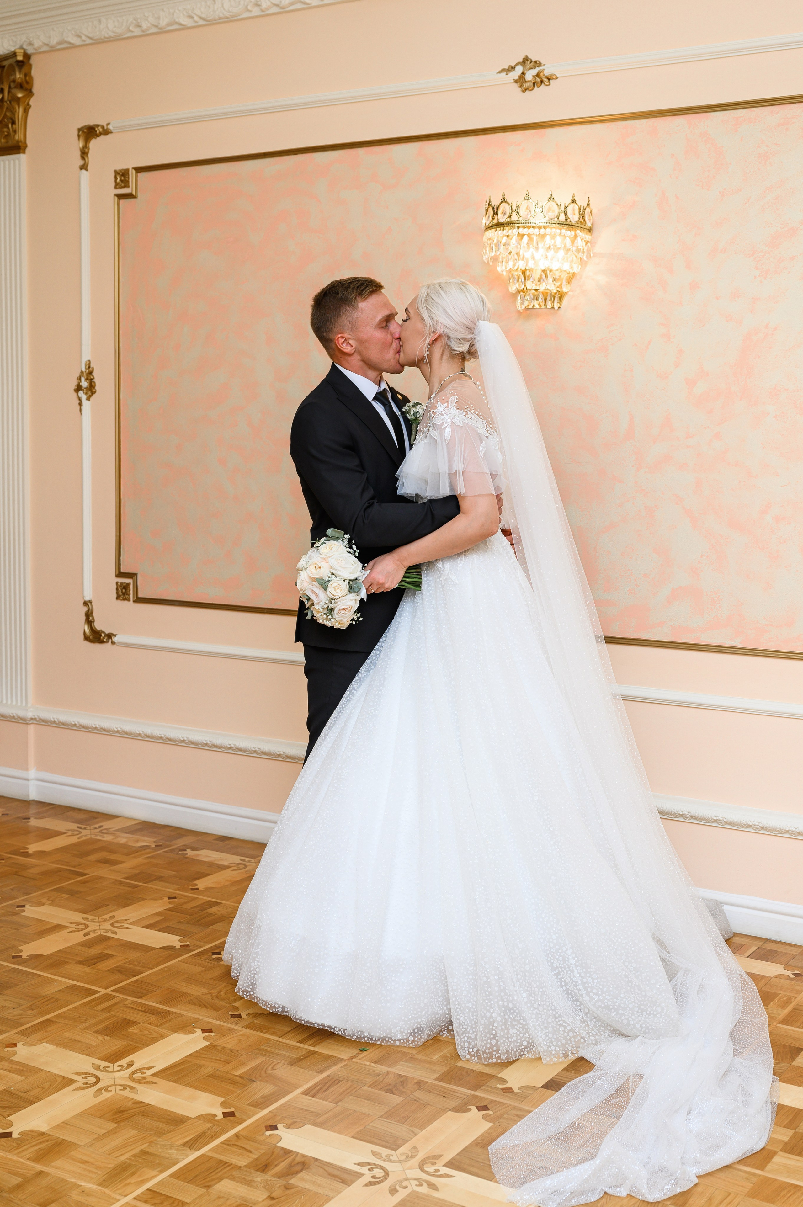 Свадебная фотосессия гостиничный комплекс Бережки Холл. Свадебный фотограф Москва Юрий Кульман