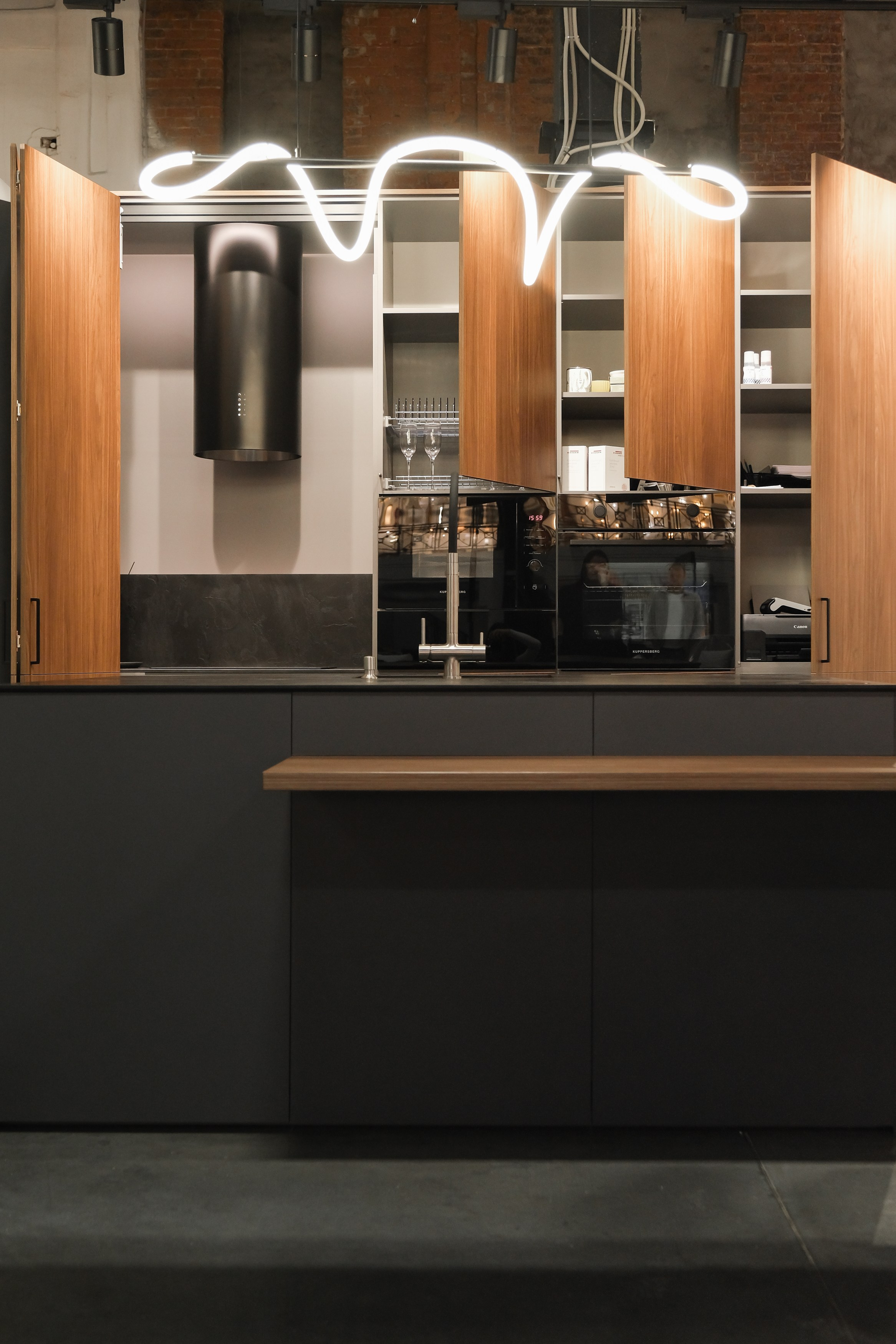 Студия мебели на заказ в Томске ГУДРУМ ТЦ Оранжевое Небо. ГУДРУМ — Мебель на заказ в Томске | Кухни | Шкафы | Стулья и Столы