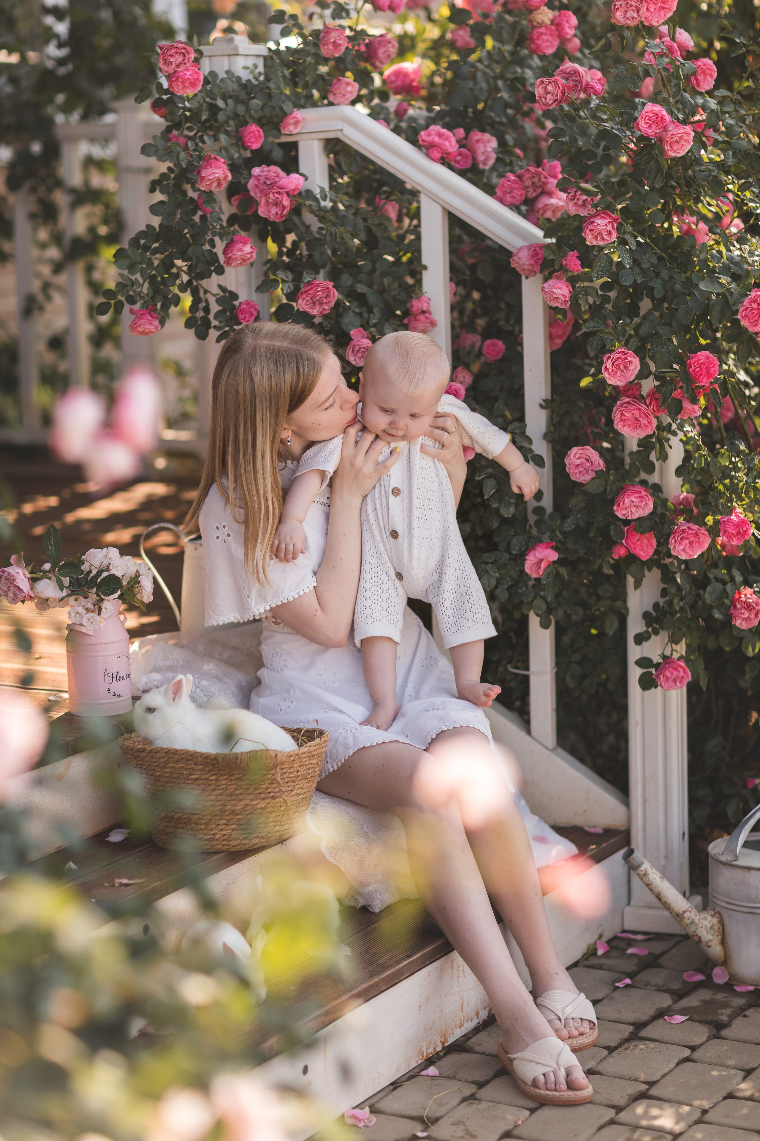 Крыльцо с розами. Семейный и детский фотограф Краснодар Валерия Власенко