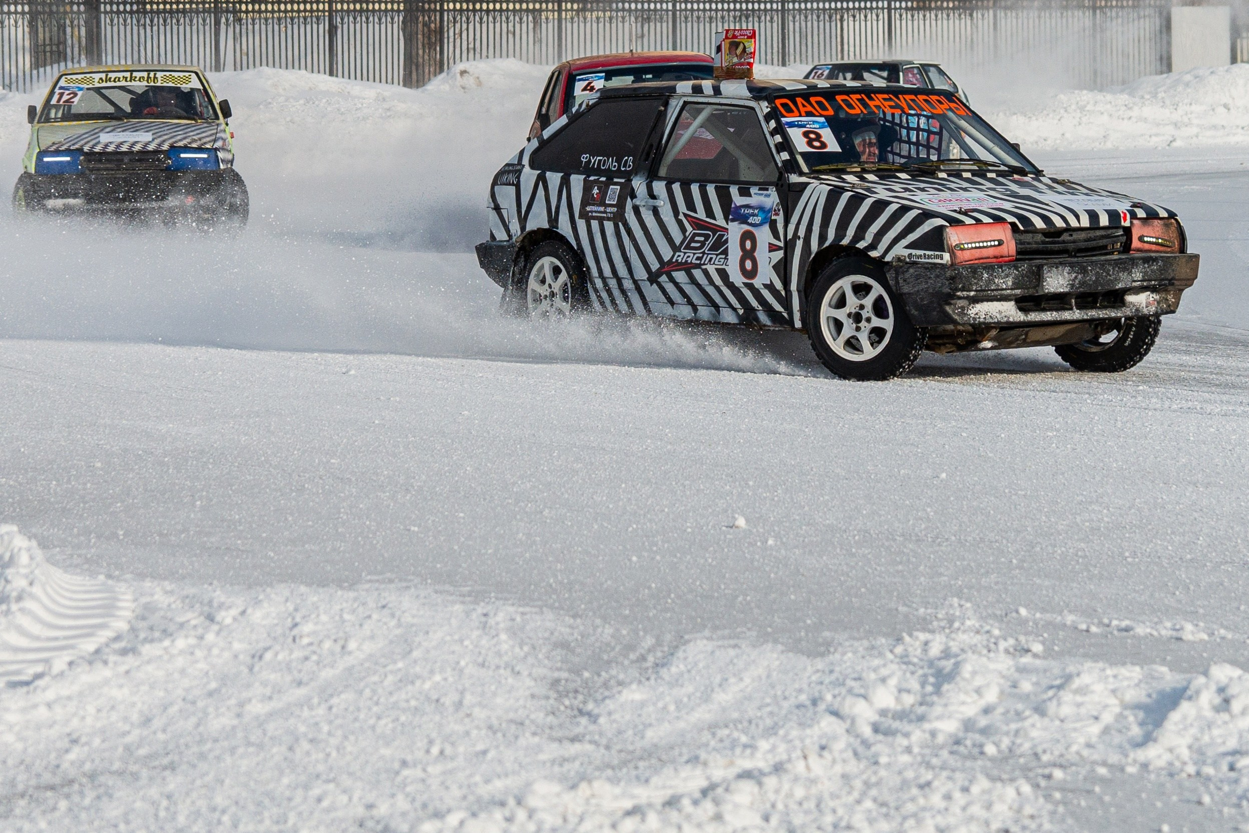 В центре внимания - мощные машины, пылающие жаждой победы и стремящиеся преодолеть все препятствия на пути к триумфу. Автор фотограф: Додров. Ph: dodrov.