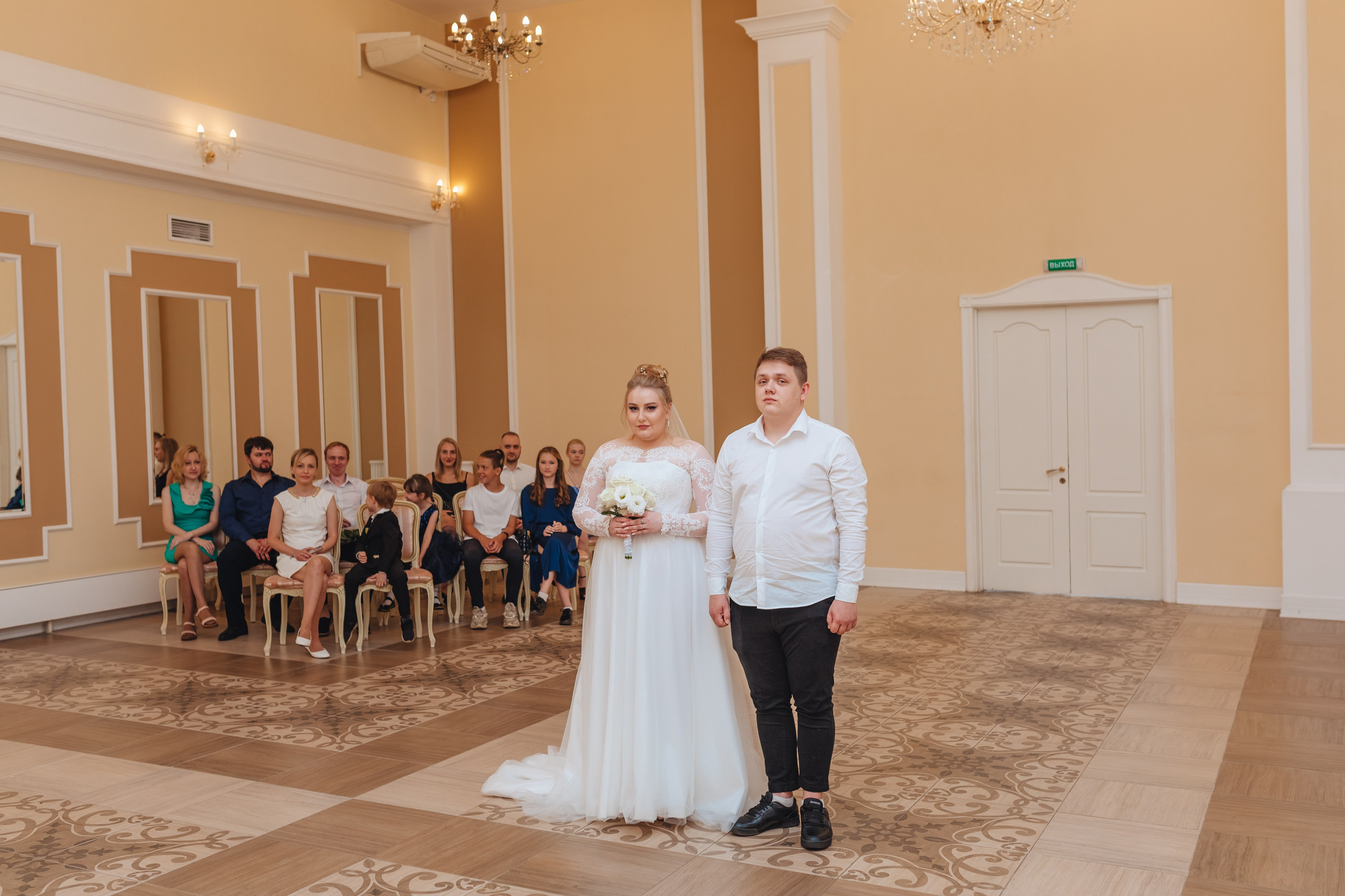 Евгения и Илья. ЗАГС Калининского района и прогулка на Финском заливе. Свадебный и семейный фотограф в Санкт-Петербурге и Сестрорецке