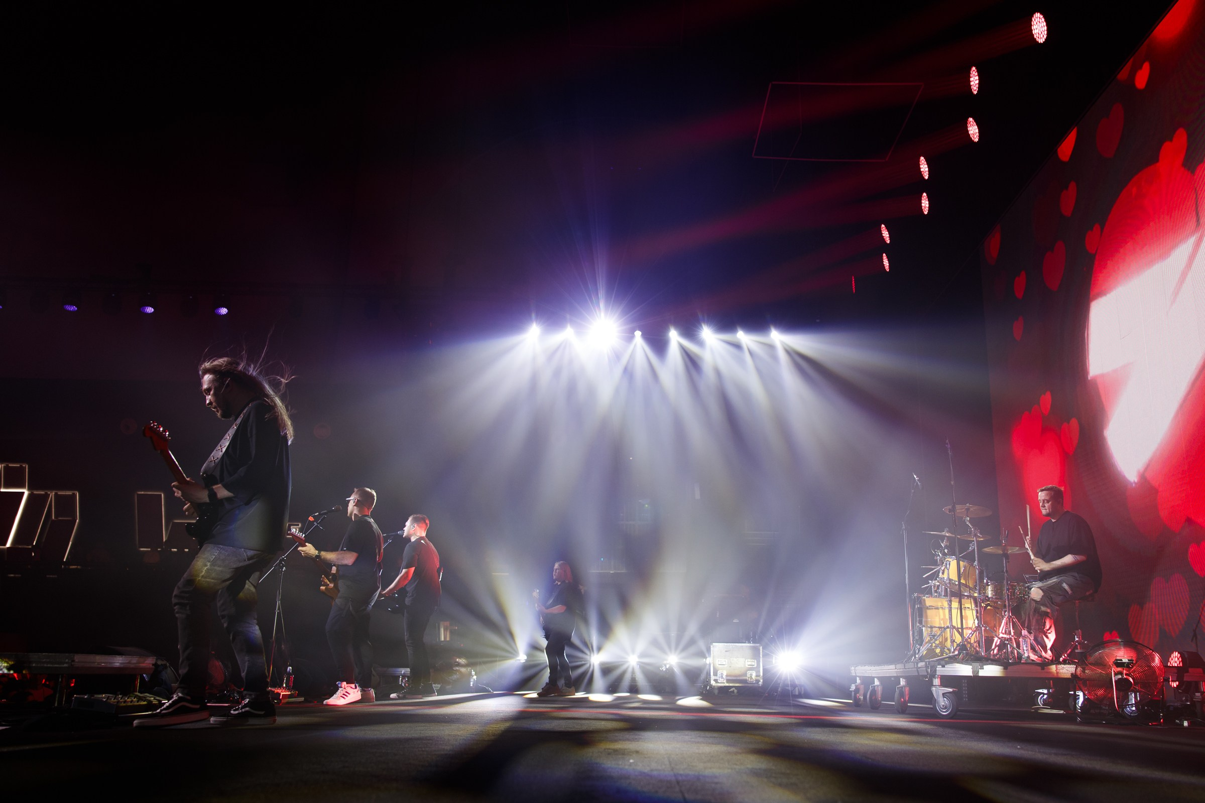 Масштаб концерта группы «Комната культуры». Работа со сценическим светом и многотысячной аудиторией.