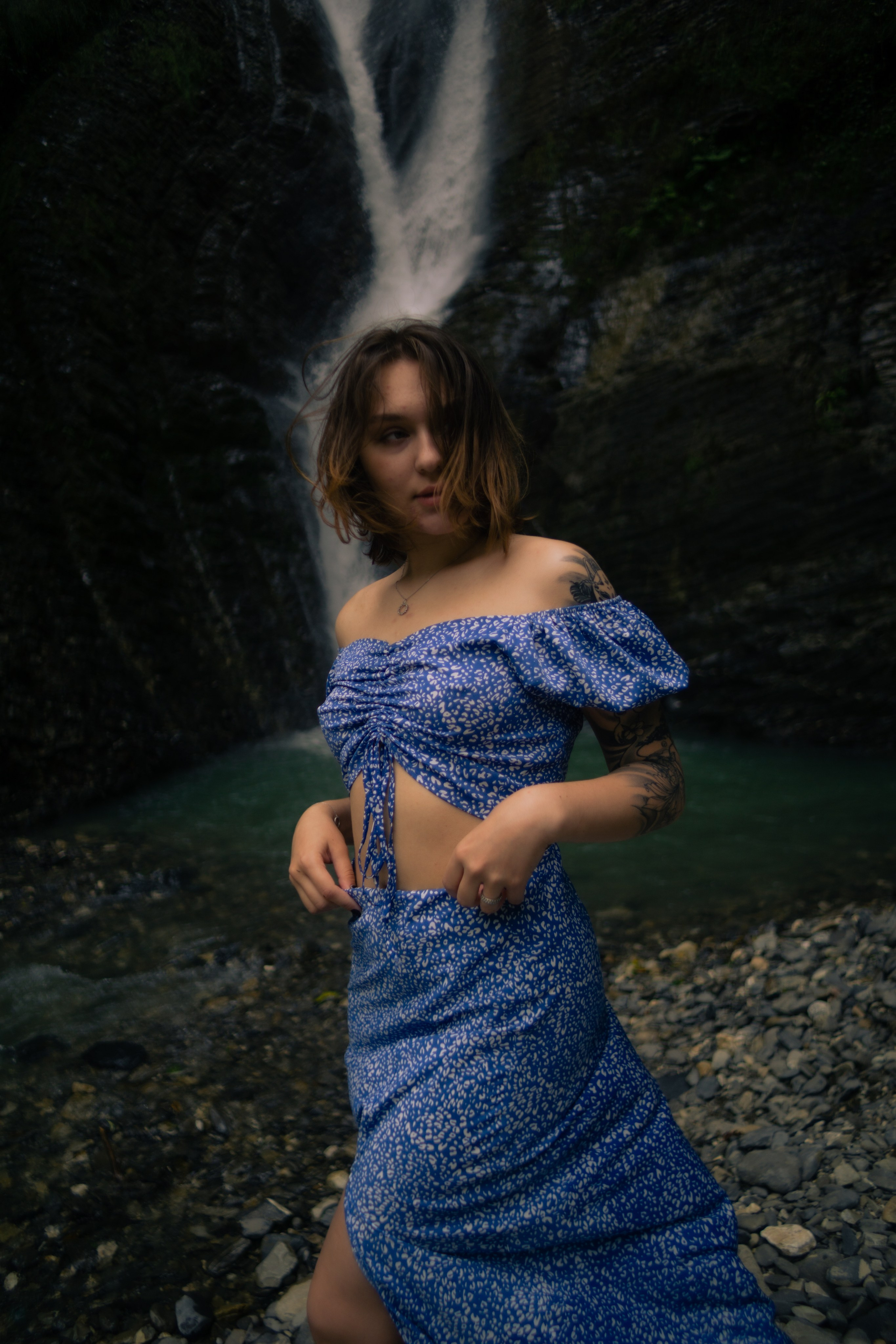 Алина на водопаде. Главная