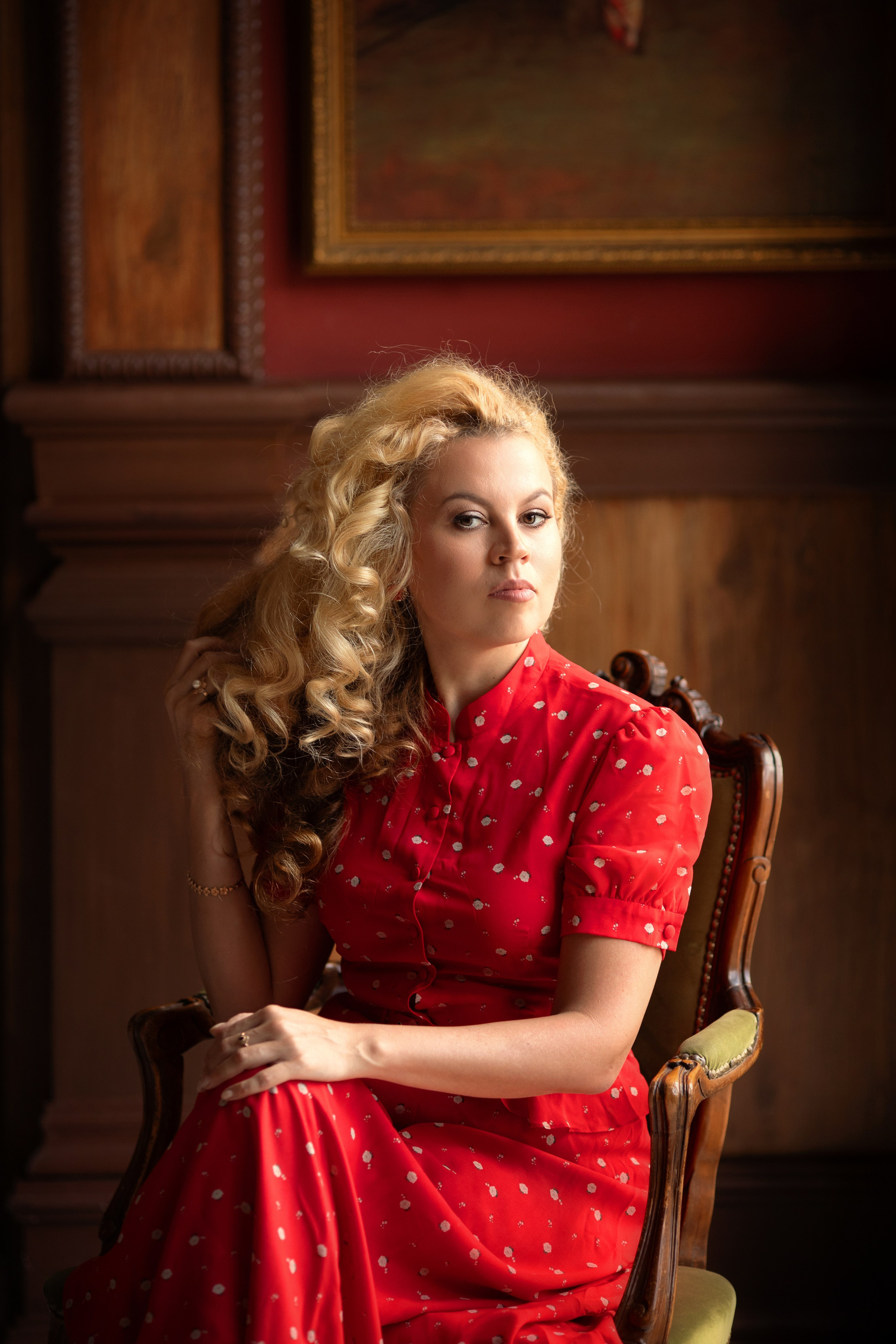 Женский портрет в студии Leona Stage. Детский и семейный фотограф Муксимова Ирина