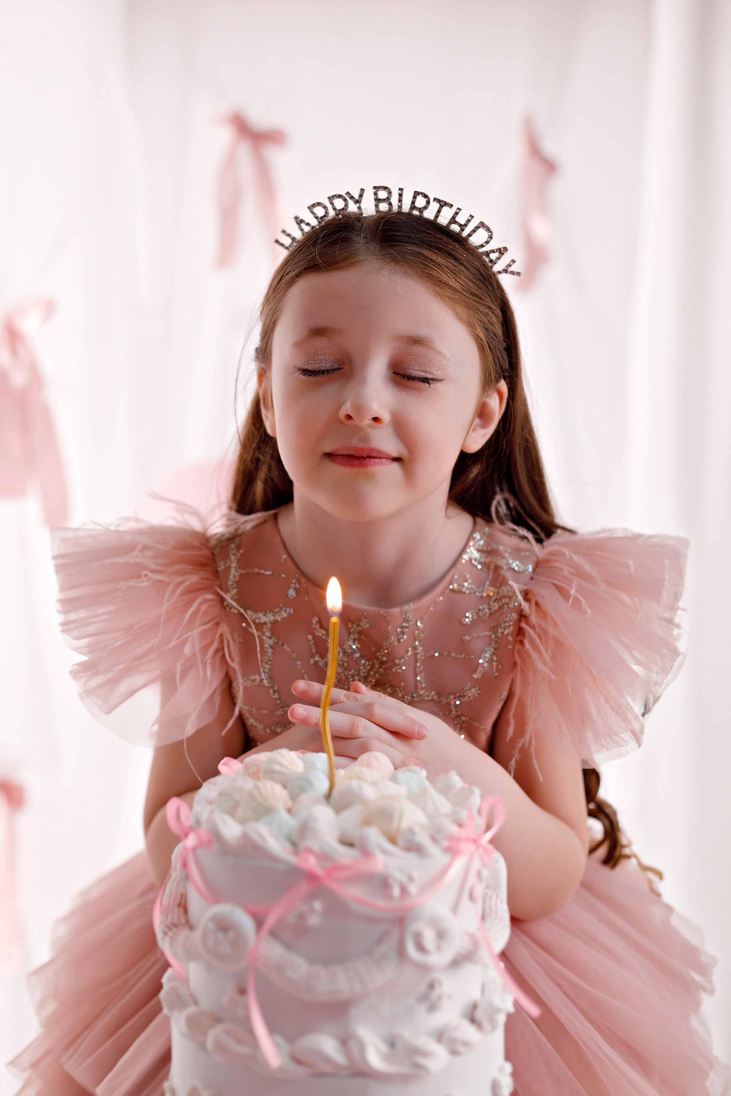 Фотосессия на День Рождения для девочек — сладкий праздник в сказочных декорациях. Детский студийный фотограф Сочи