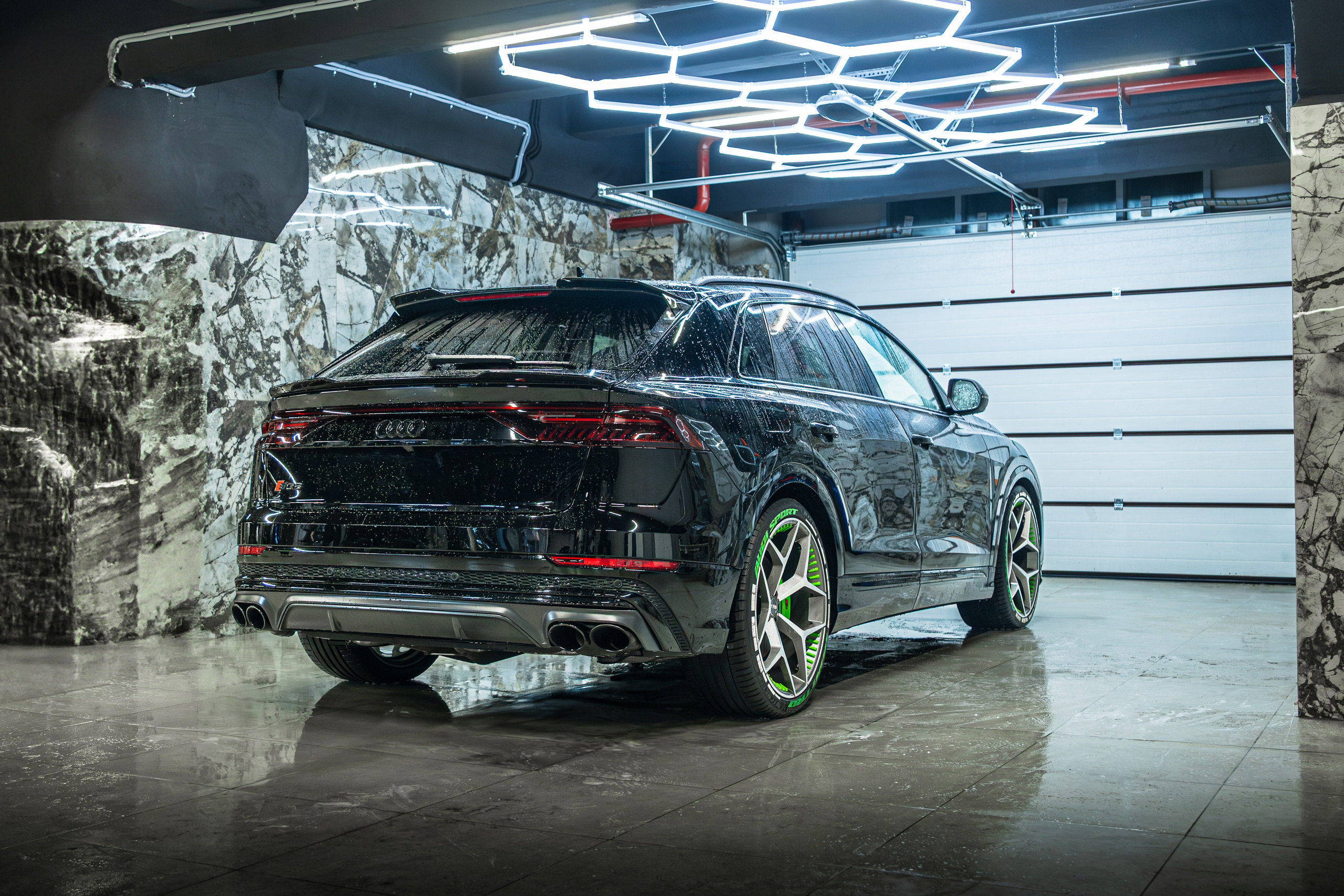 Audi Q8. Valya Fleks