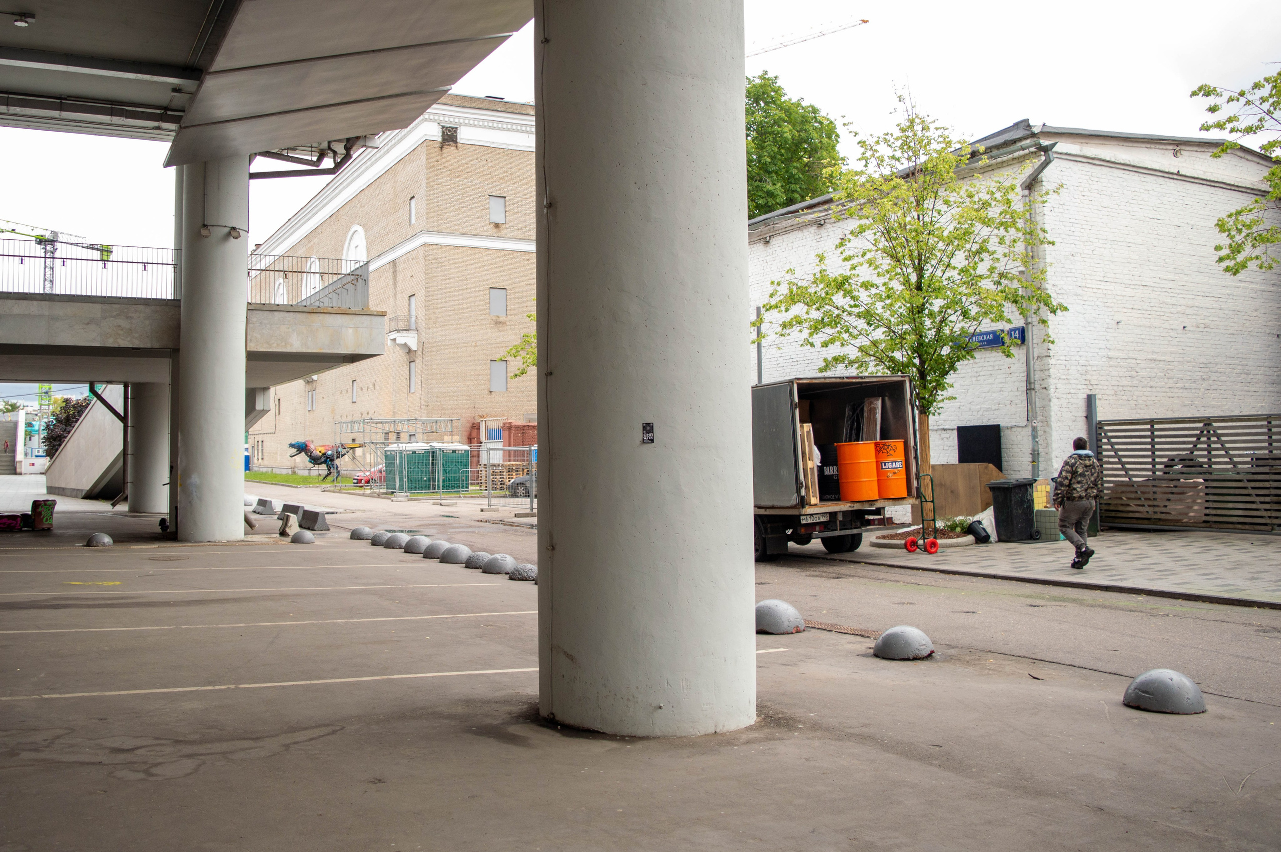 Типология «Стикербомбинг в городе». Фотограф Анастасия Лощакова в Москве