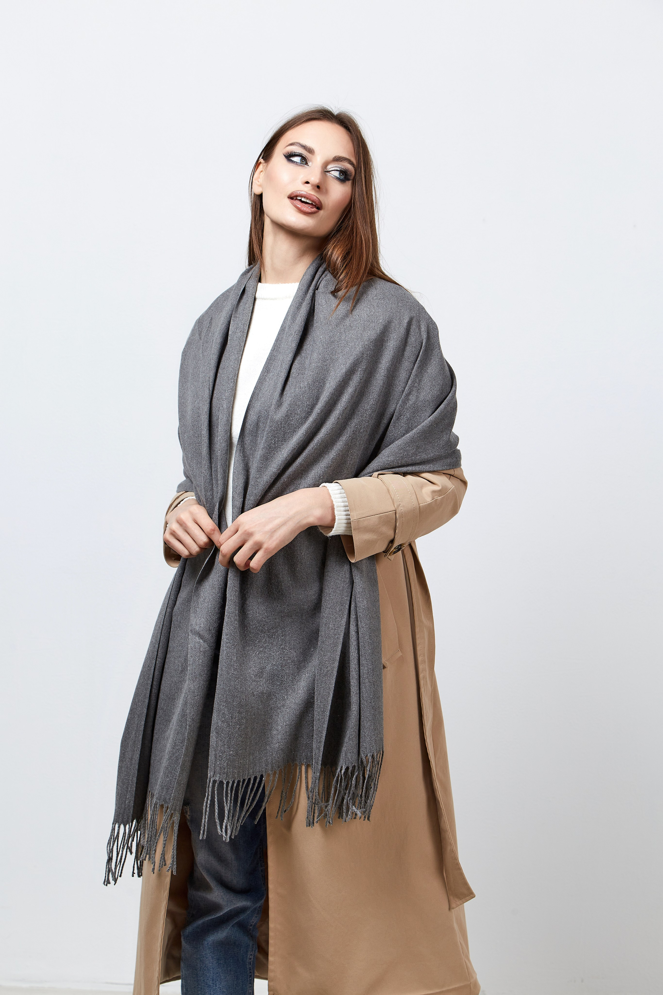 Фотосессия женских шарфы. Фотограф Руслан Потапов в Краснодаре