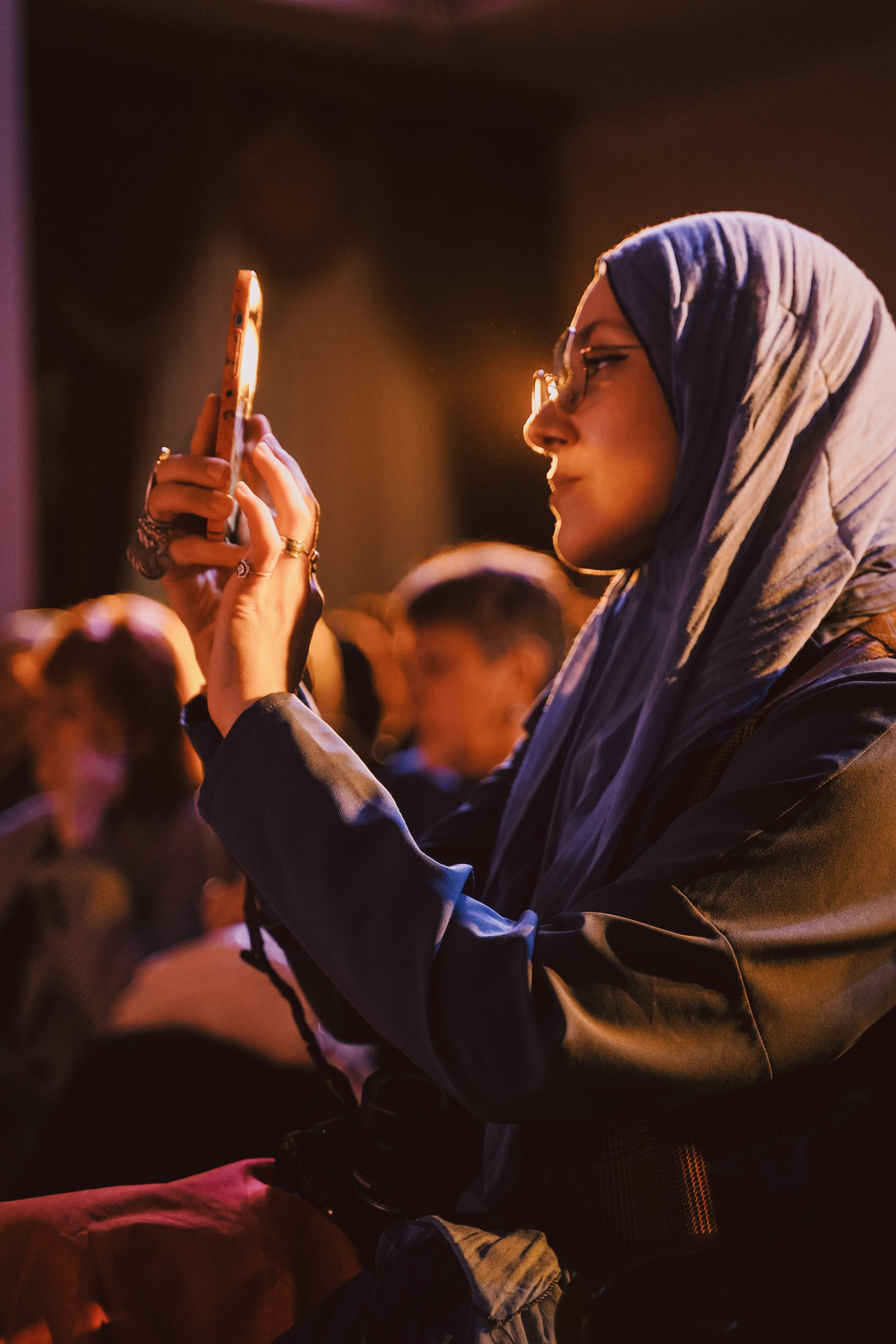 Поэтический вечер. Амина Абасова — индивидуальный фотограф в Махачкале, Дагестан