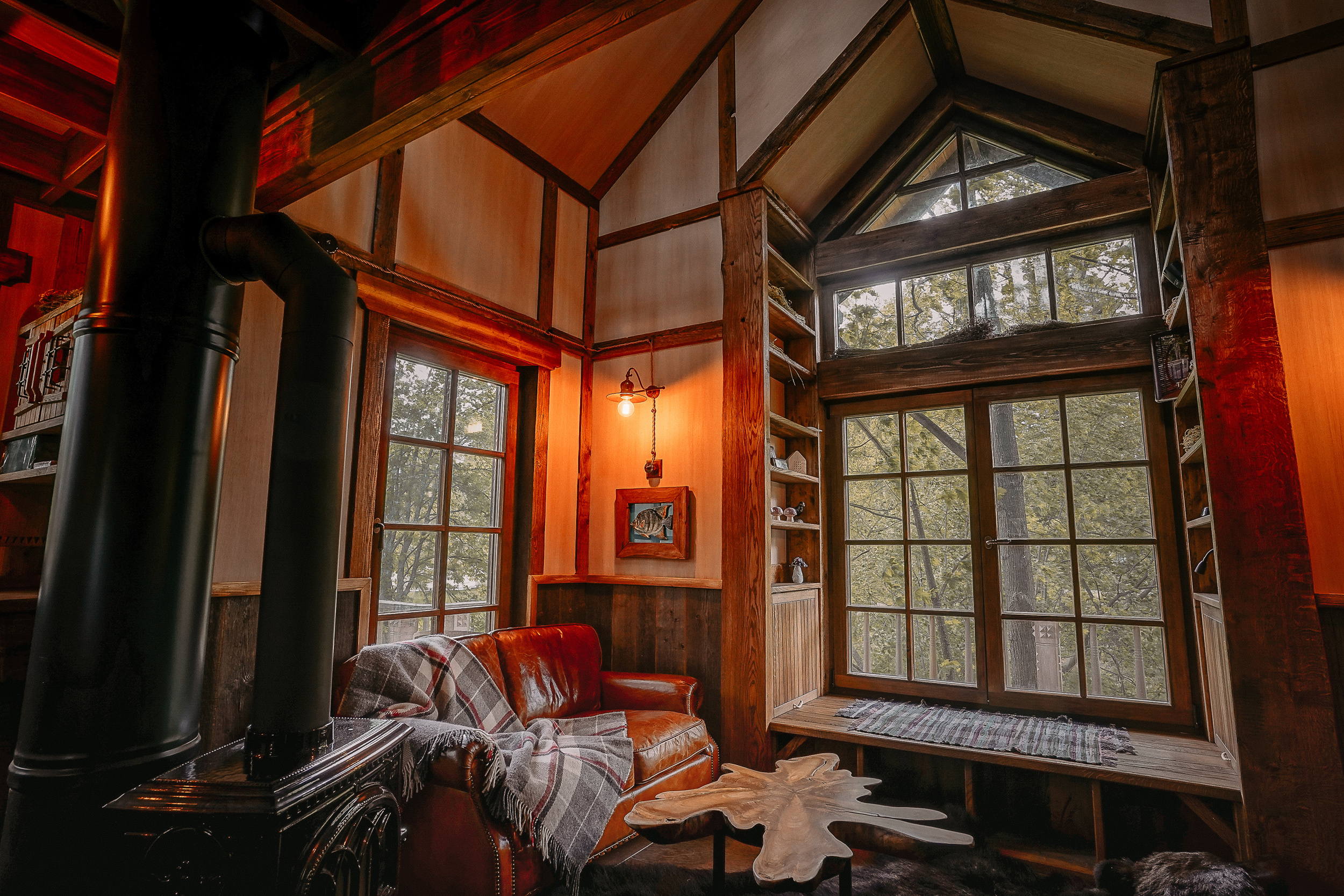 Интерьерная съемка домика на дереве