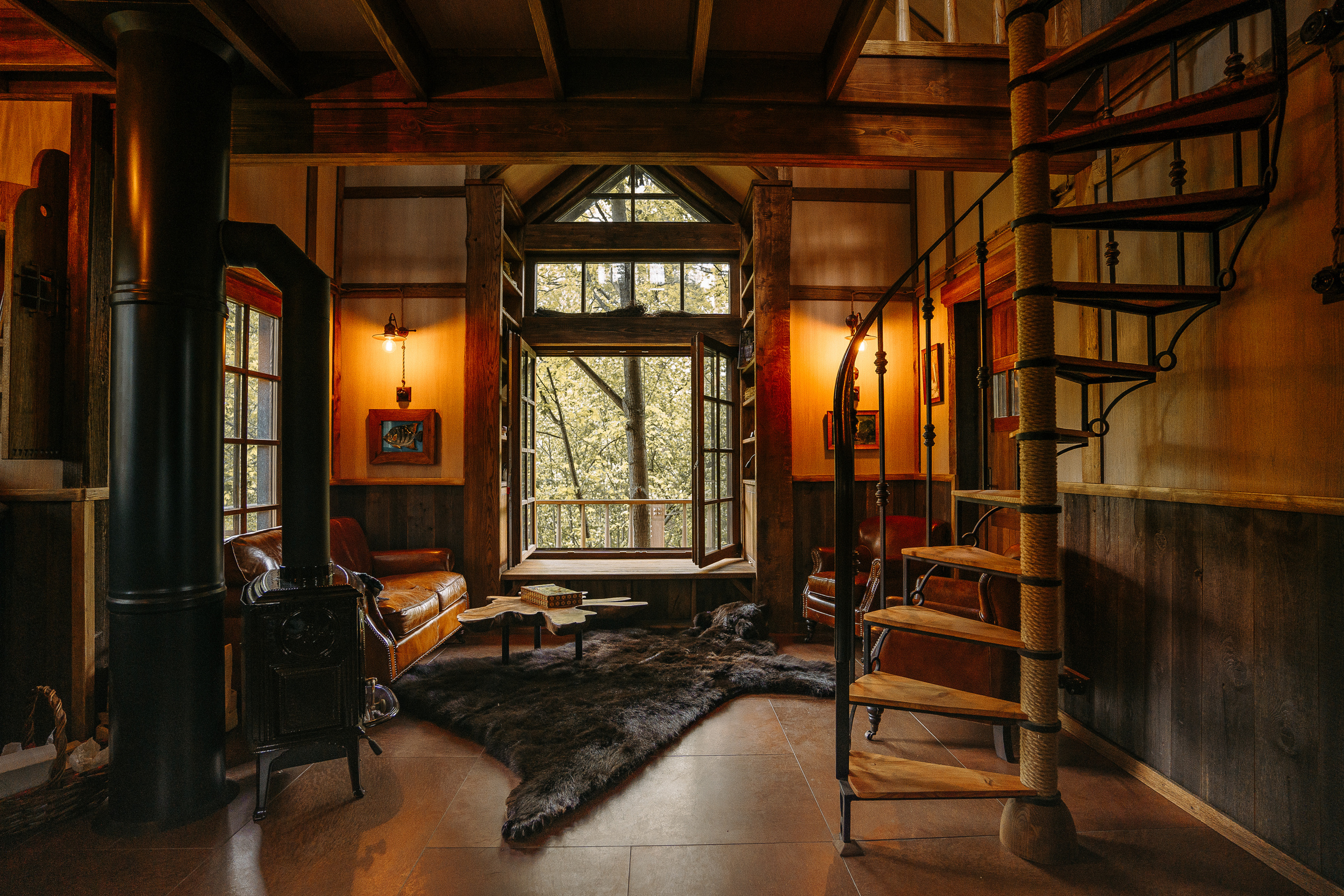 Интерьерная съемка домика на дереве