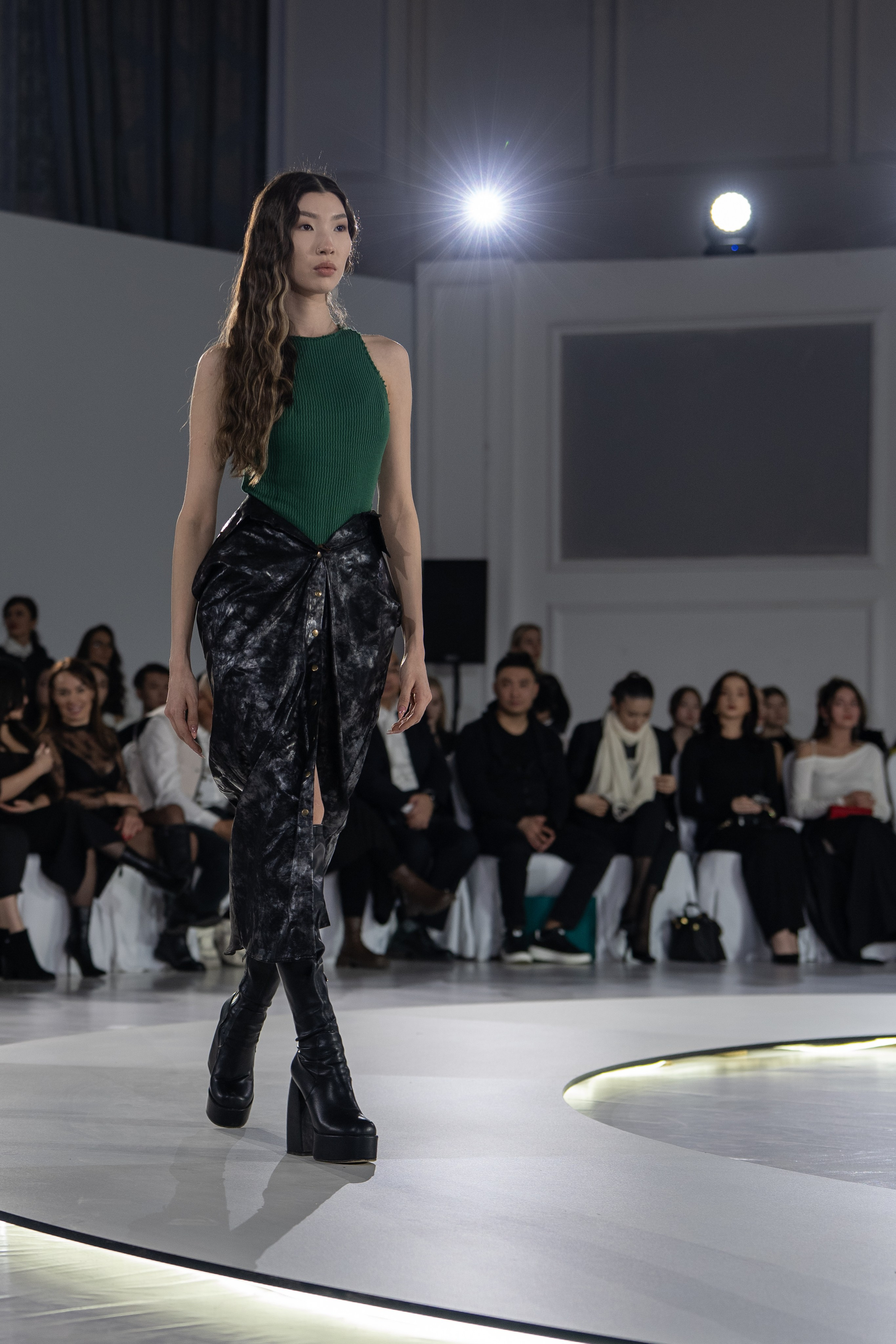 Design August. Сайт Алматинского НЮ АРТ, будуар и фэшн фотографа Дениса Карпенко